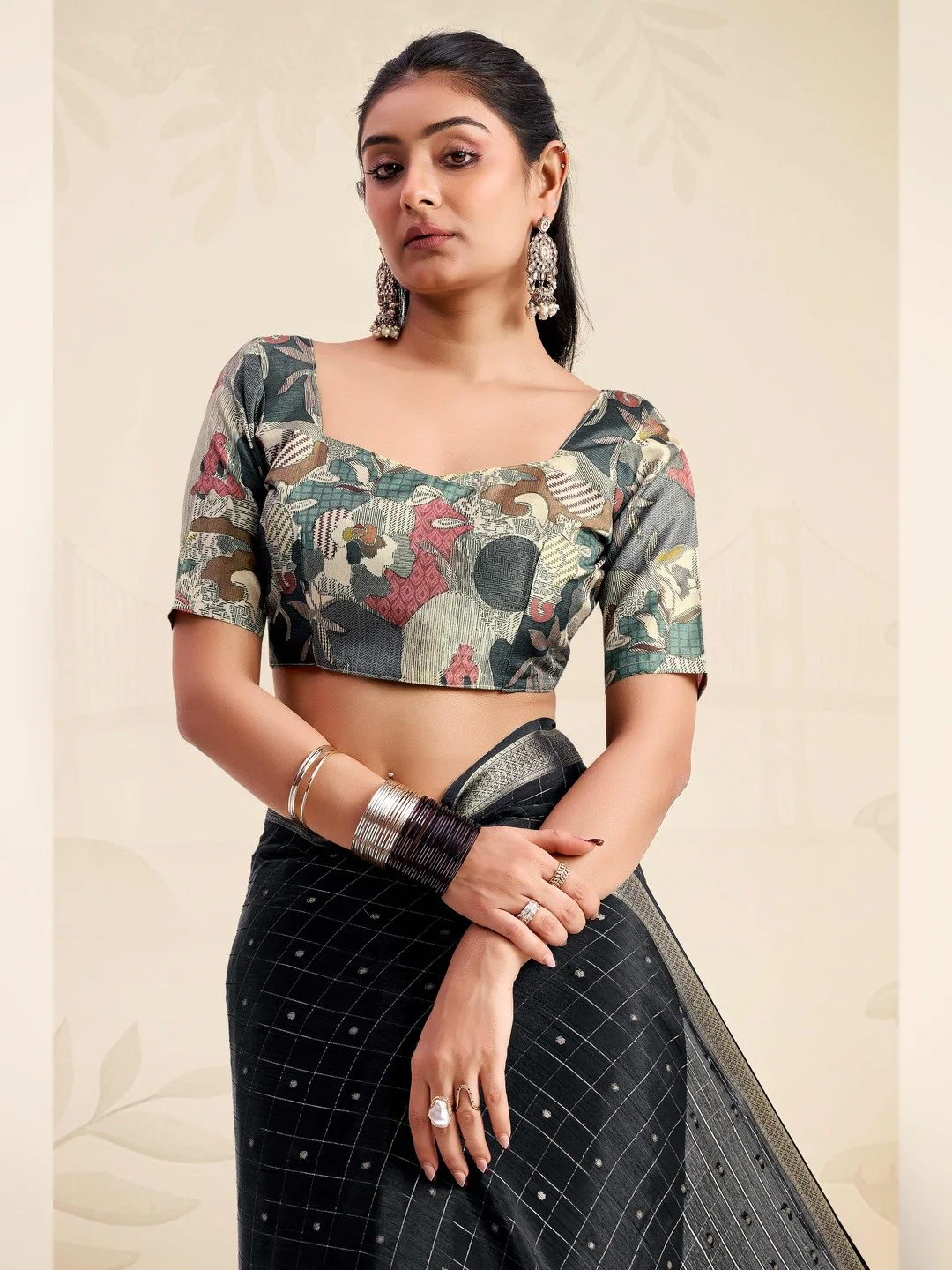 Refreshing Black Floral Weaving Chinon Jacquard Saree With Artful Tassel Pallu Accent - Image 4