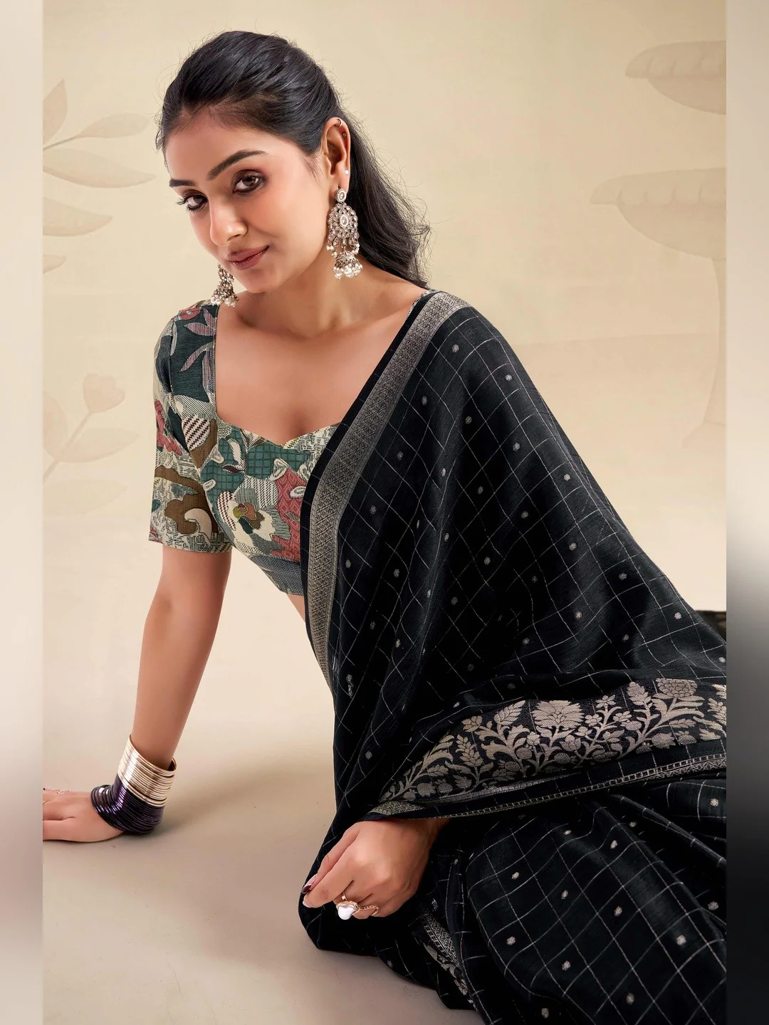 Refreshing Black Floral Weaving Chinon Jacquard Saree With Artful Tassel Pallu Accent - Image 6