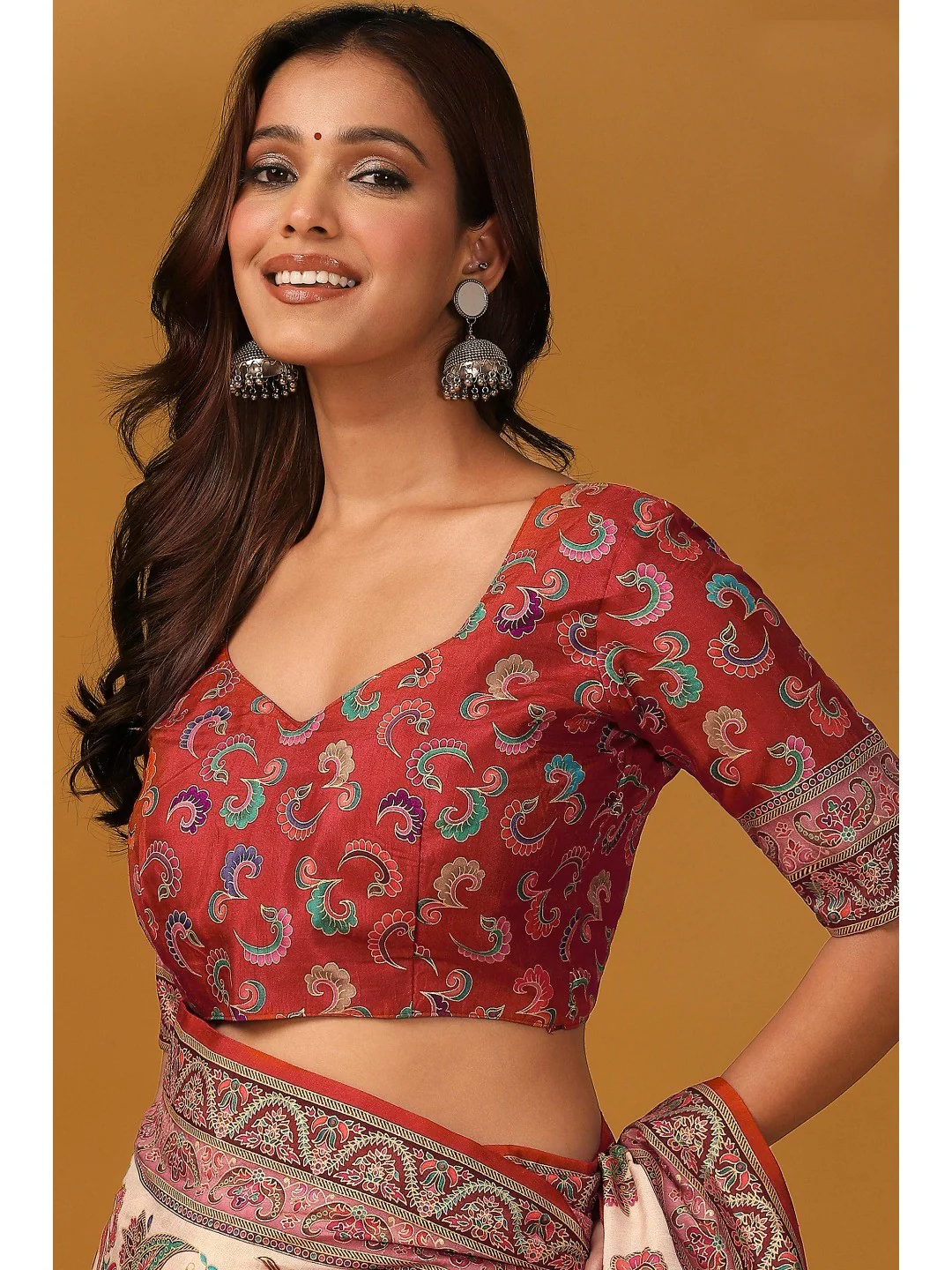 Refreshing Cream Floral & Paisley Position Printed Pure Viscose Dola Saree With Timeless Charm - Image 7