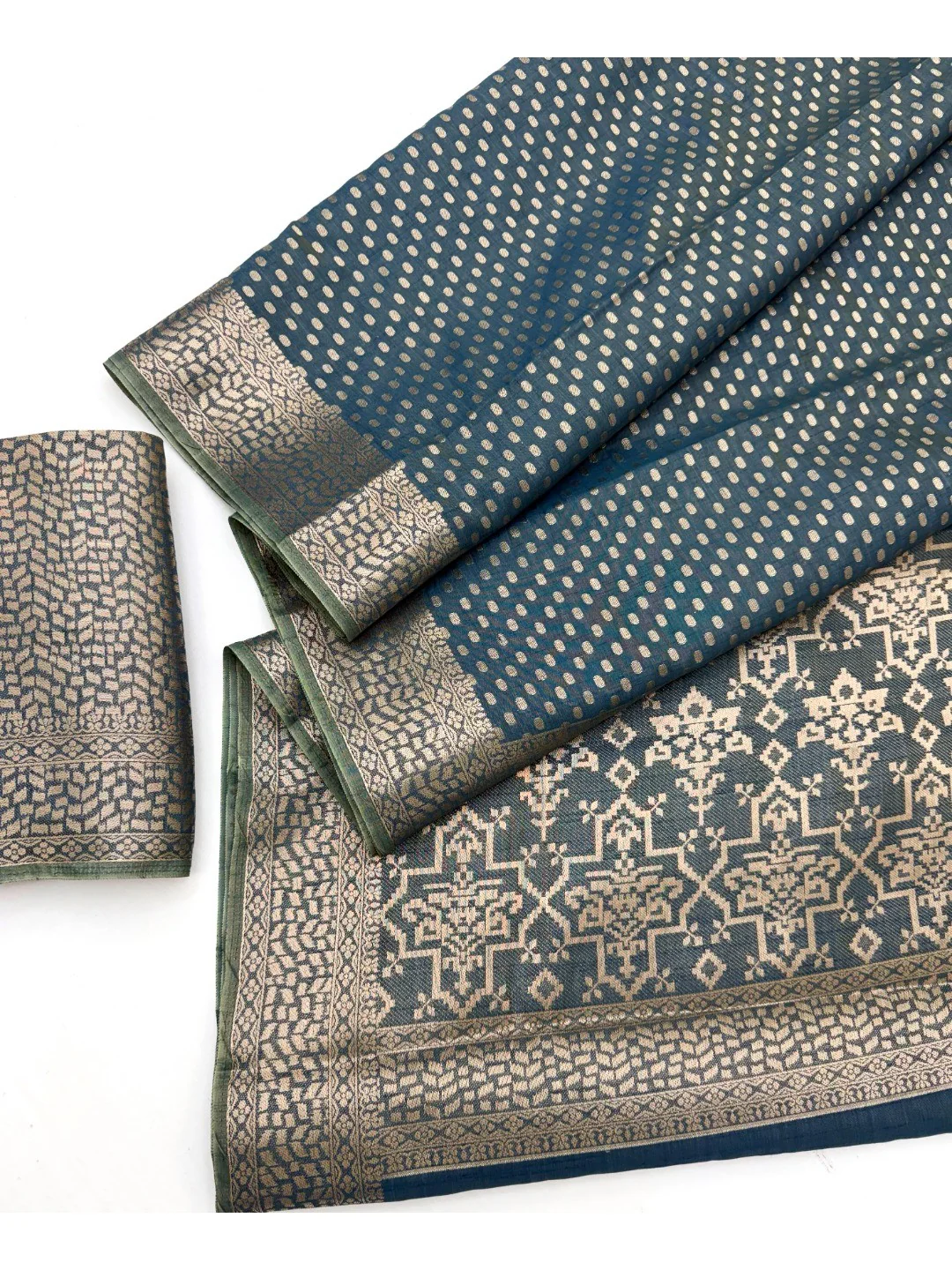Rich Blue Cotton Silk Saree with Zari Weaving Refined Ethnic Wear - Image 3