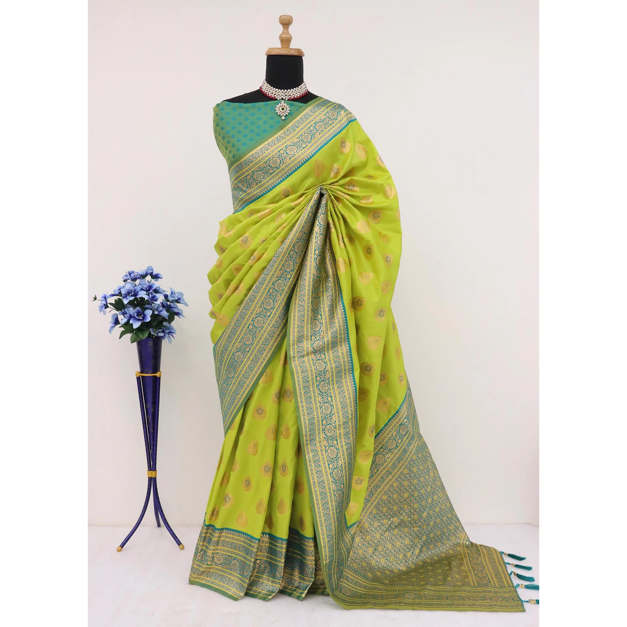 Rich Green Banarasi Look Pure Silk Saree with Zari Butti Weaving - Image 7