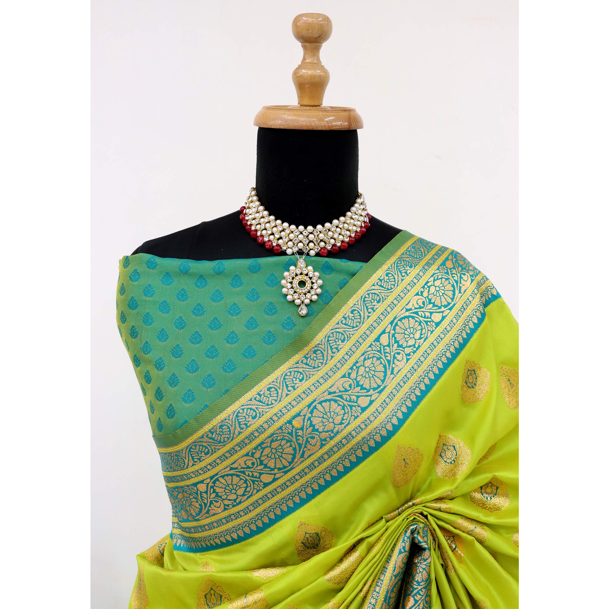 Rich Green Banarasi Look Pure Silk Saree with Zari Butti Weaving - Image 8