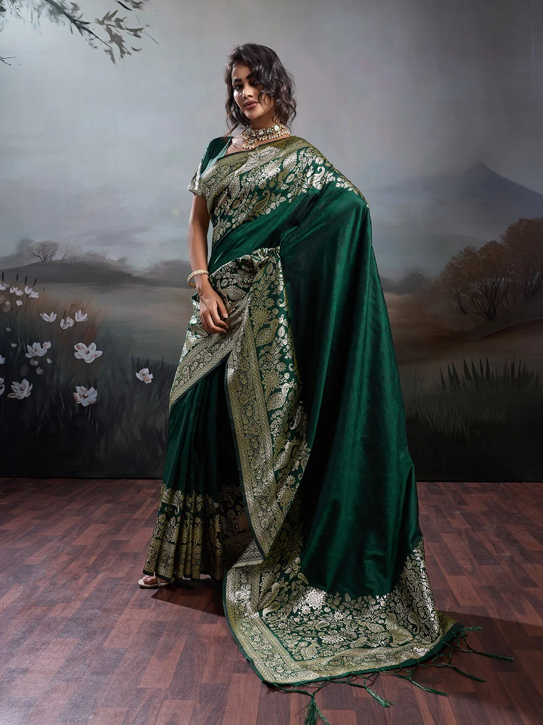 Rich Green Floral & Peacock Motif Weaving Silk Blend Saree With Decorative Tassel Pallu - Image 2