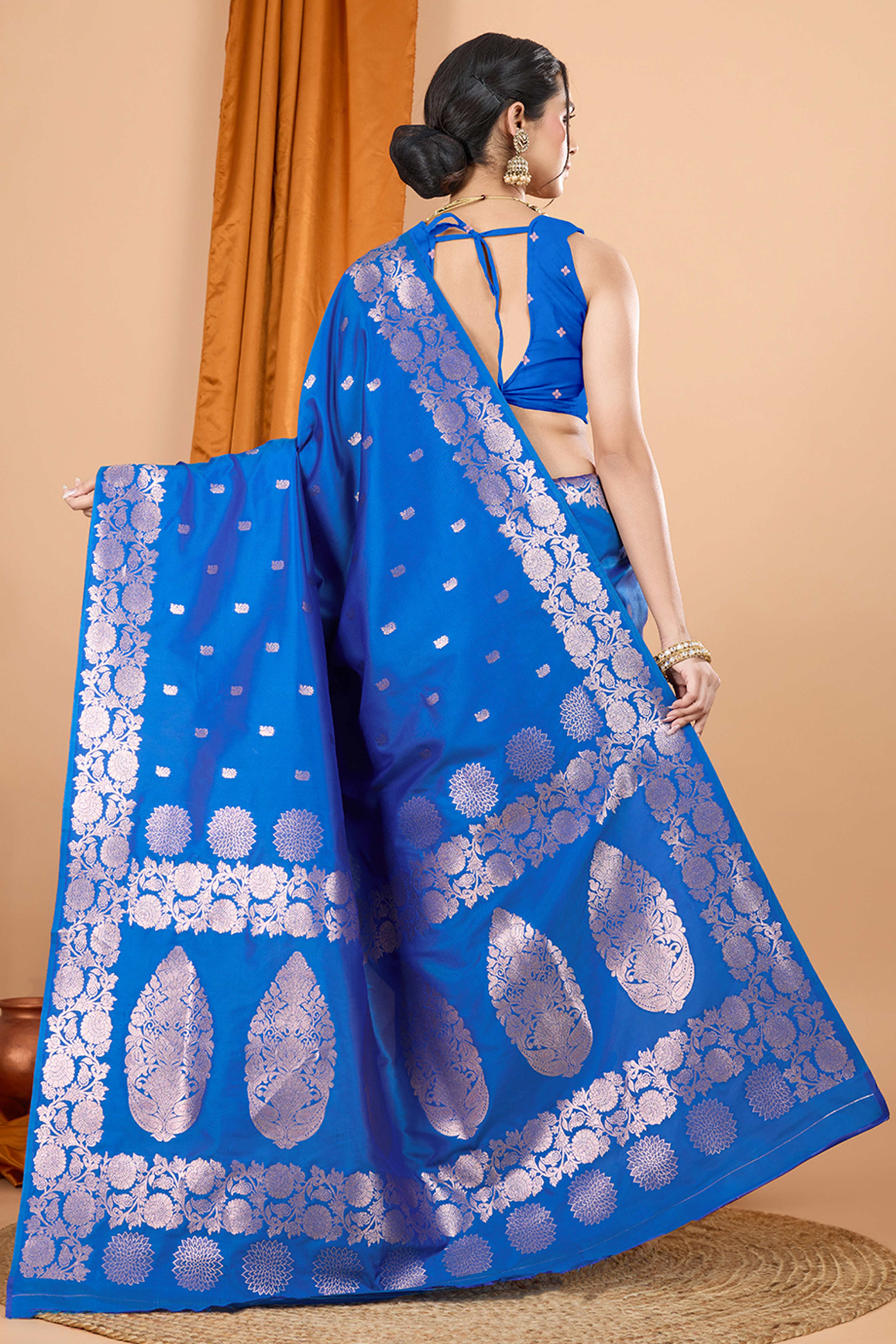 Royal Blue Banarasi Silk Saree With Intricate Floral Zari Weaving - Image 5