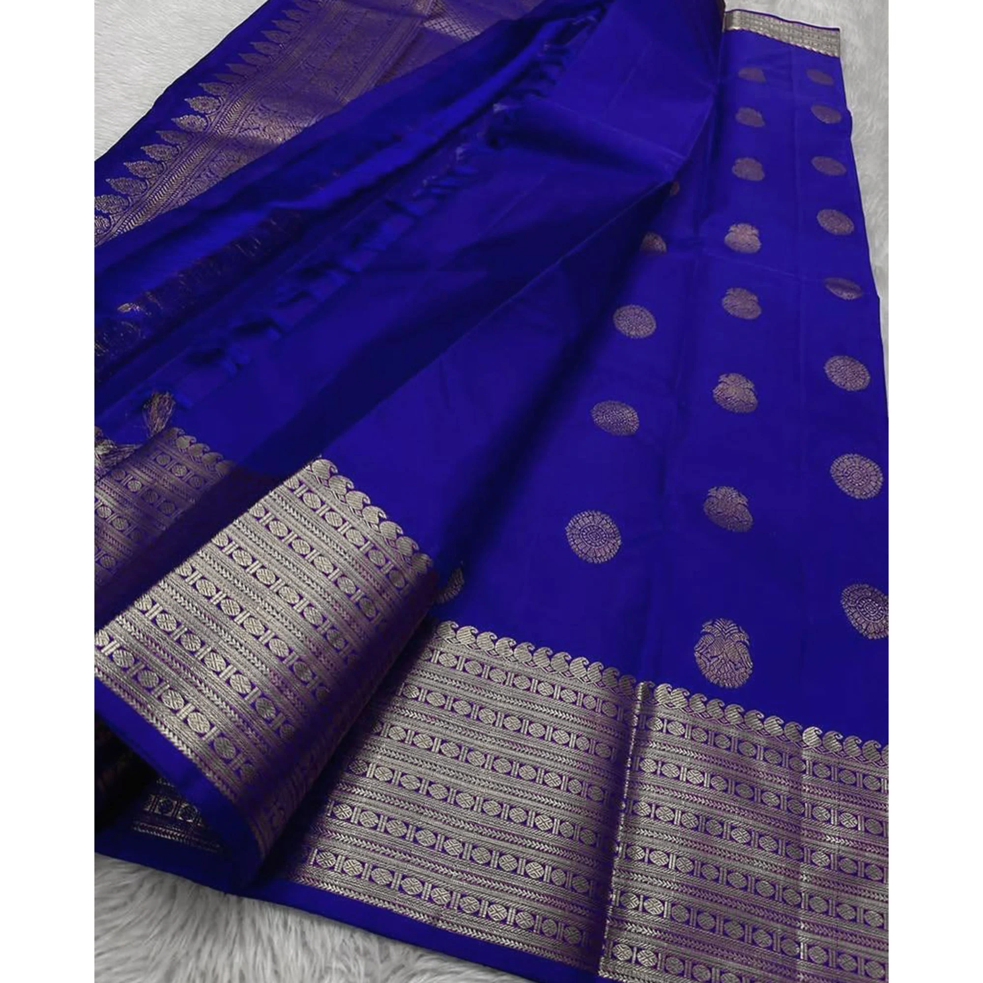 Royal Blue Floral Woven Lichi Banarasi Silk Saree - Image 4