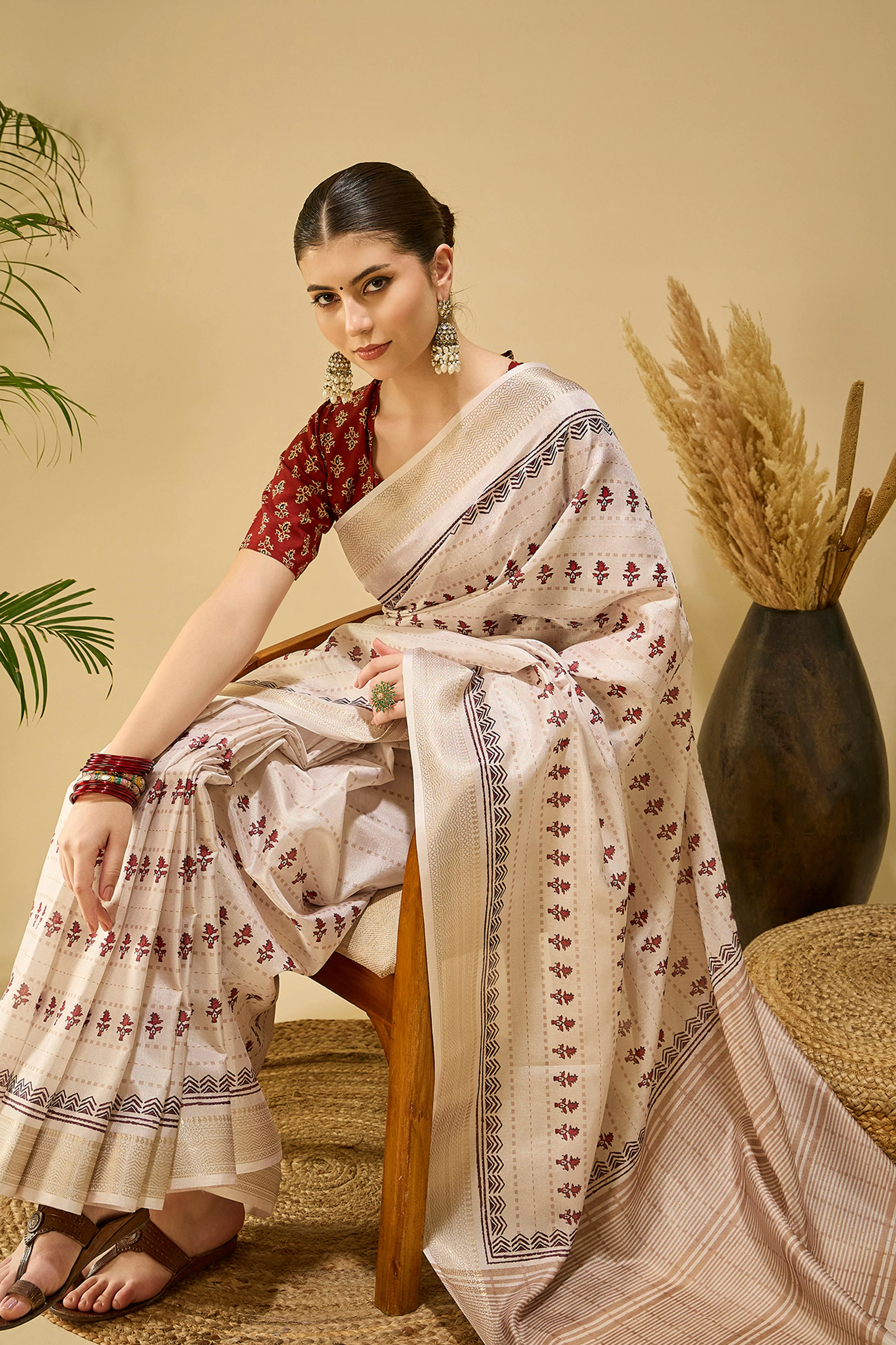 Soft Cream Katki Cotton-Silk Saree With Subtle Floral Motifs & Tassel Edge Pallu - Image 6