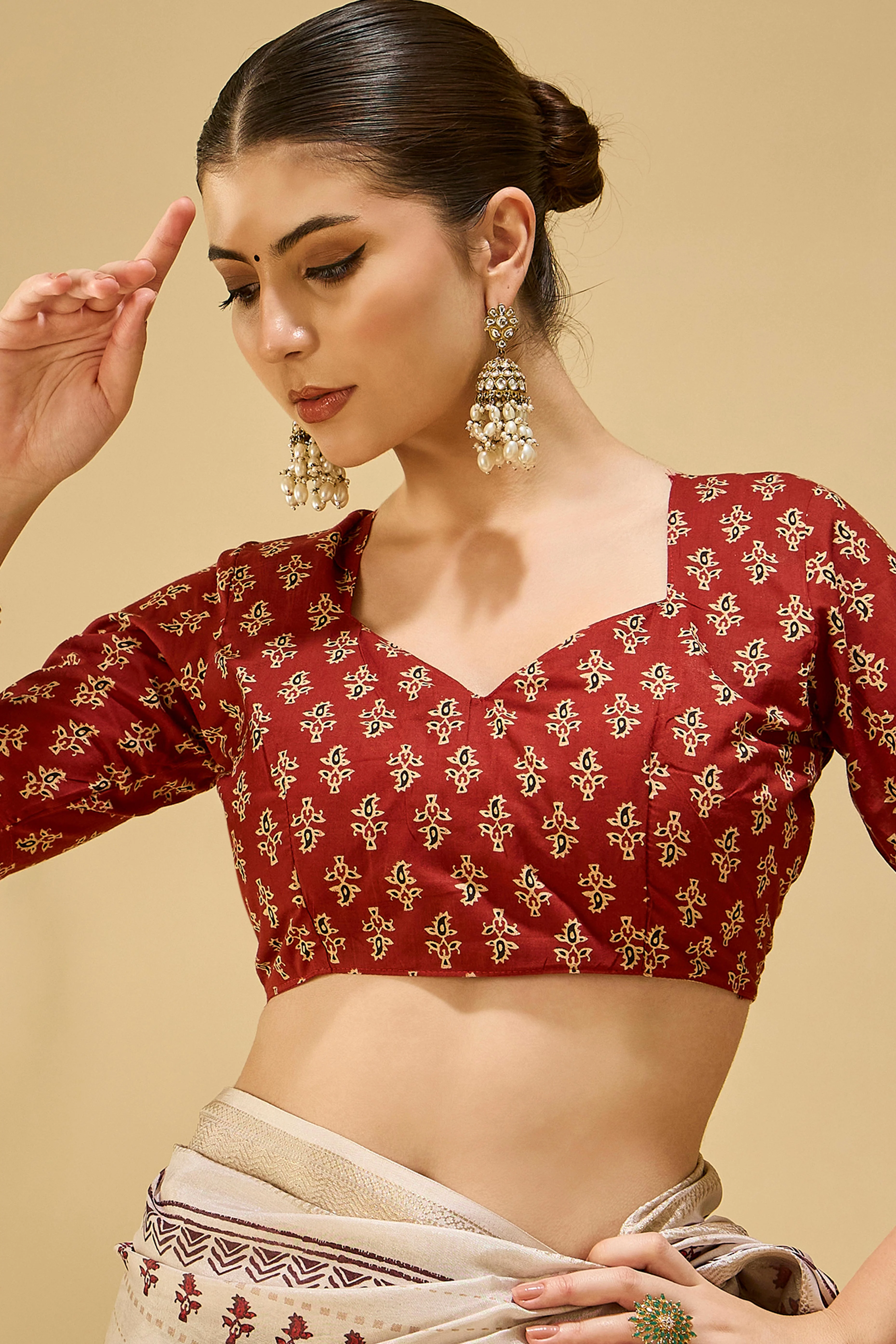 Soft Cream Katki Cotton-Silk Saree With Subtle Floral Motifs & Tassel Edge Pallu - Image 8