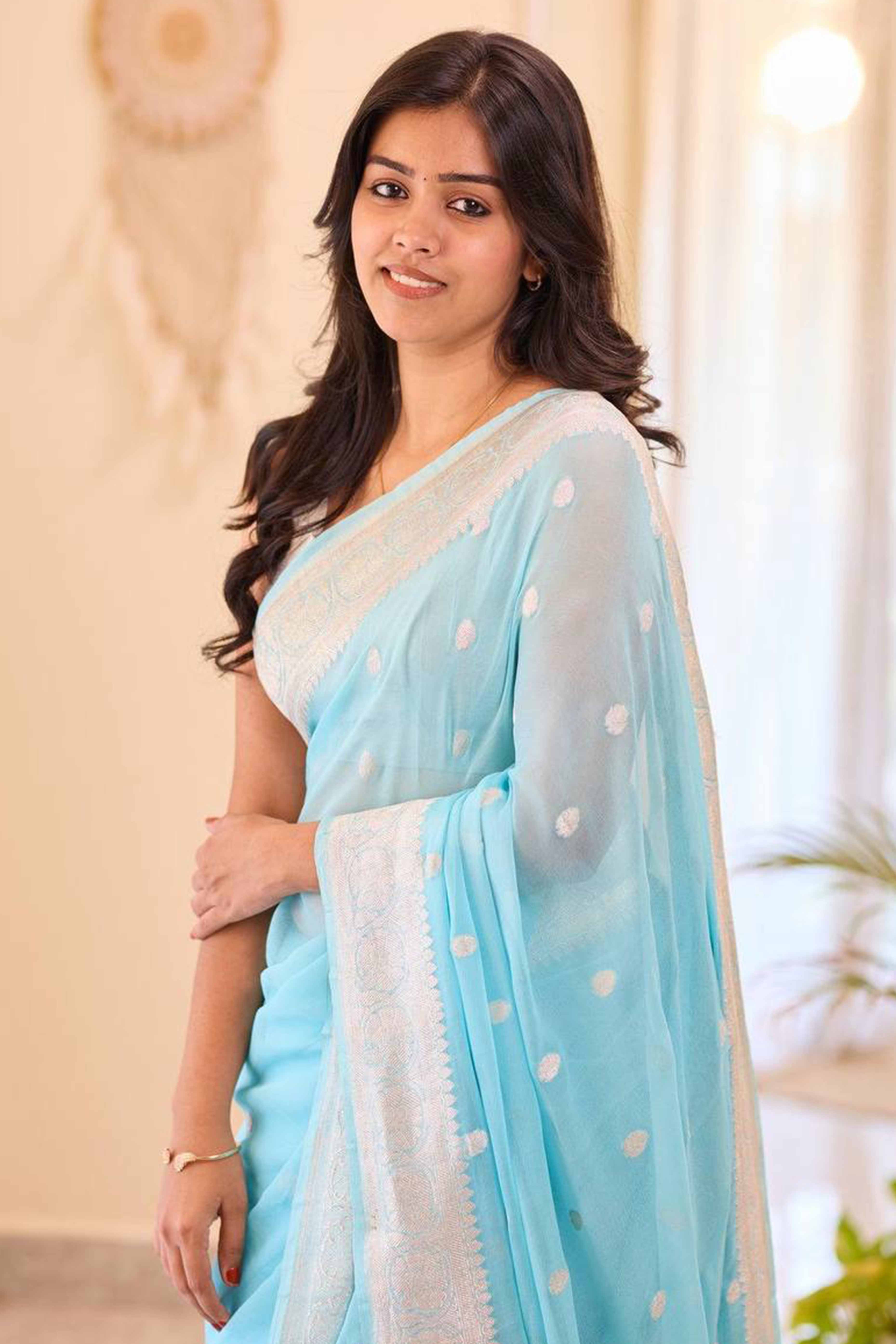 Sophisticated Sky Blue Linen Saree with Traditional Butti Zari Weaving - Image 4