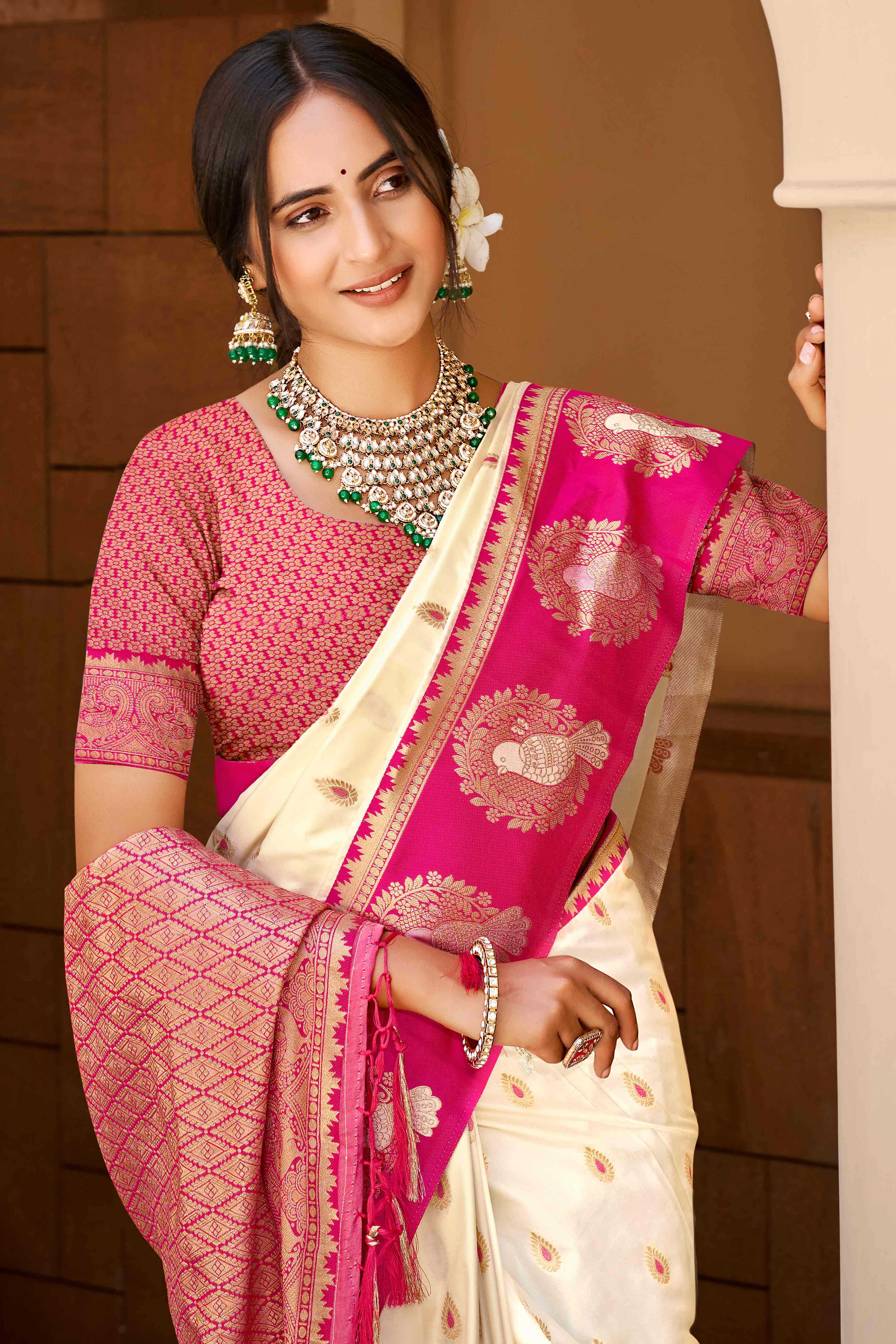 Stunning Offwhite Floral Weaving Silk Blend Saree With Birds Design Border & Tassel Pallu - Image 3