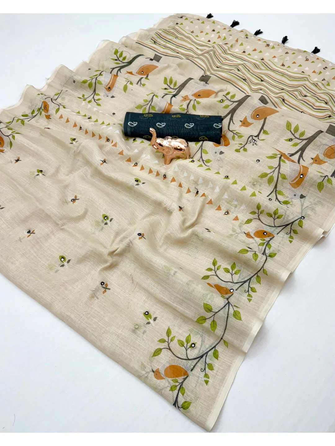 Stylish Cream Linen Saree with Multicolor Printed Motifs Minimal Elegant Look - Image 3