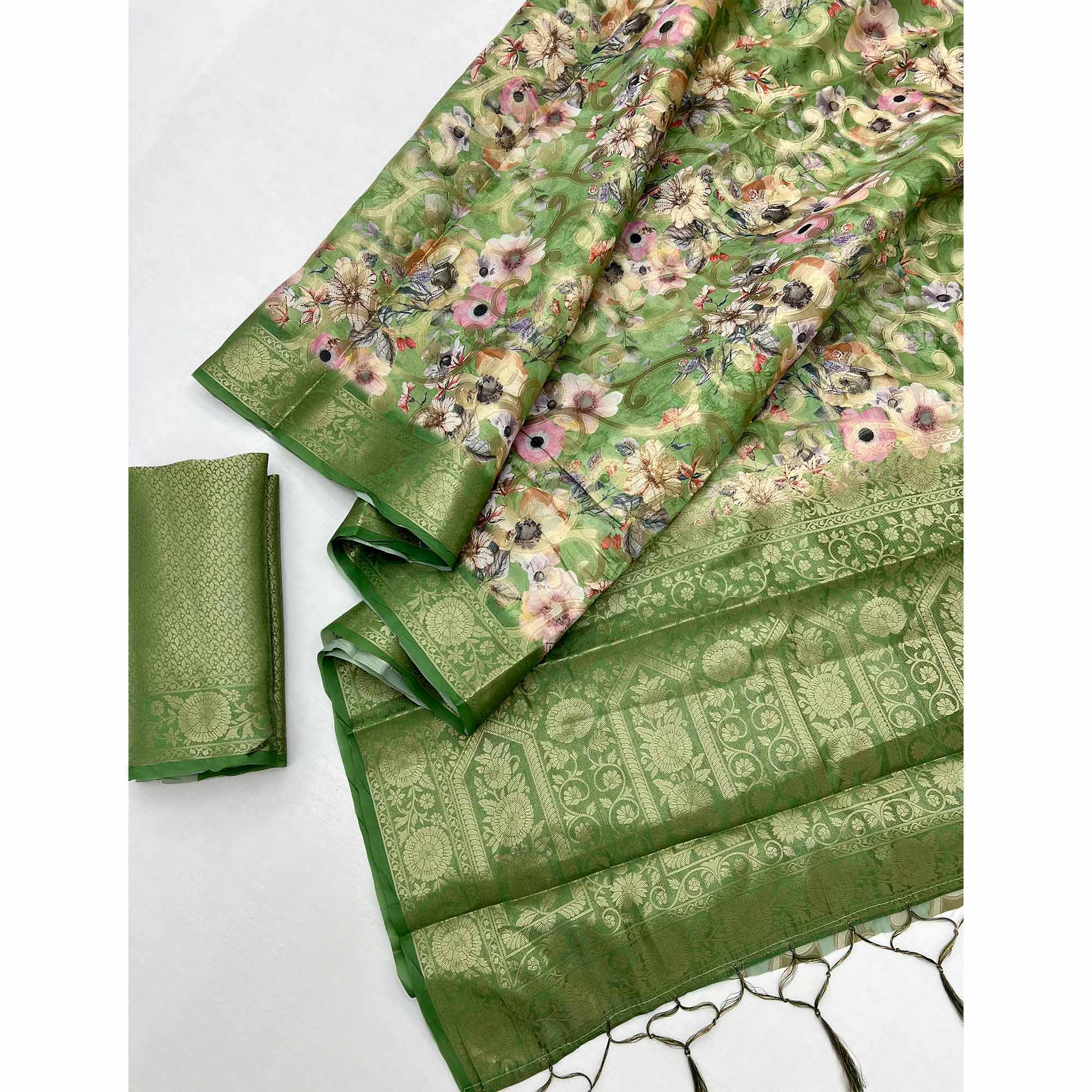 Stylish Green Floral Woven & Digital Printed Silk Blend Saree With Tassel Pallu - Image 3