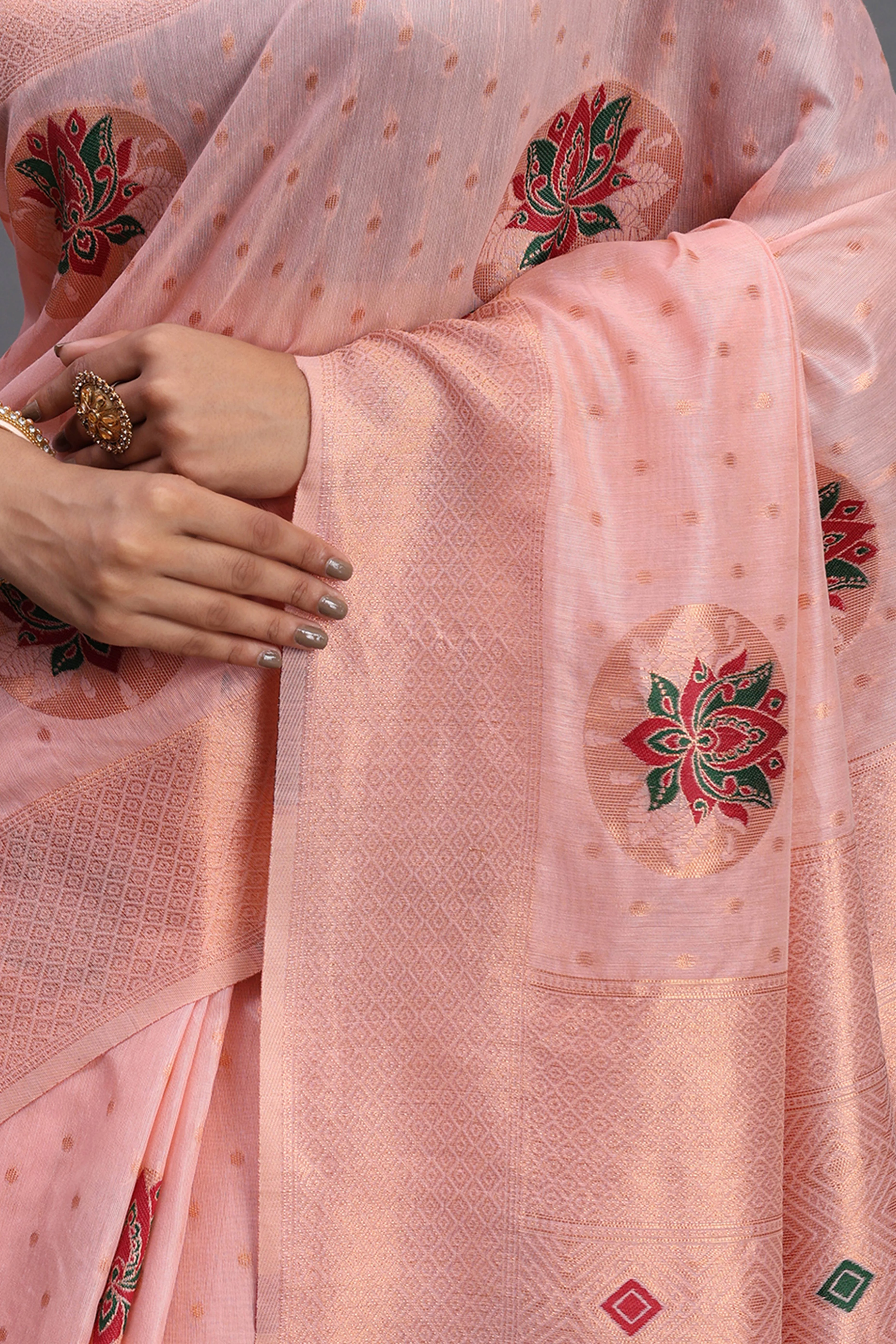 Stylish Light Pink Floral Zari Weaving Linen Cotton Saree With Graceful Tassel Pallu - Image 8