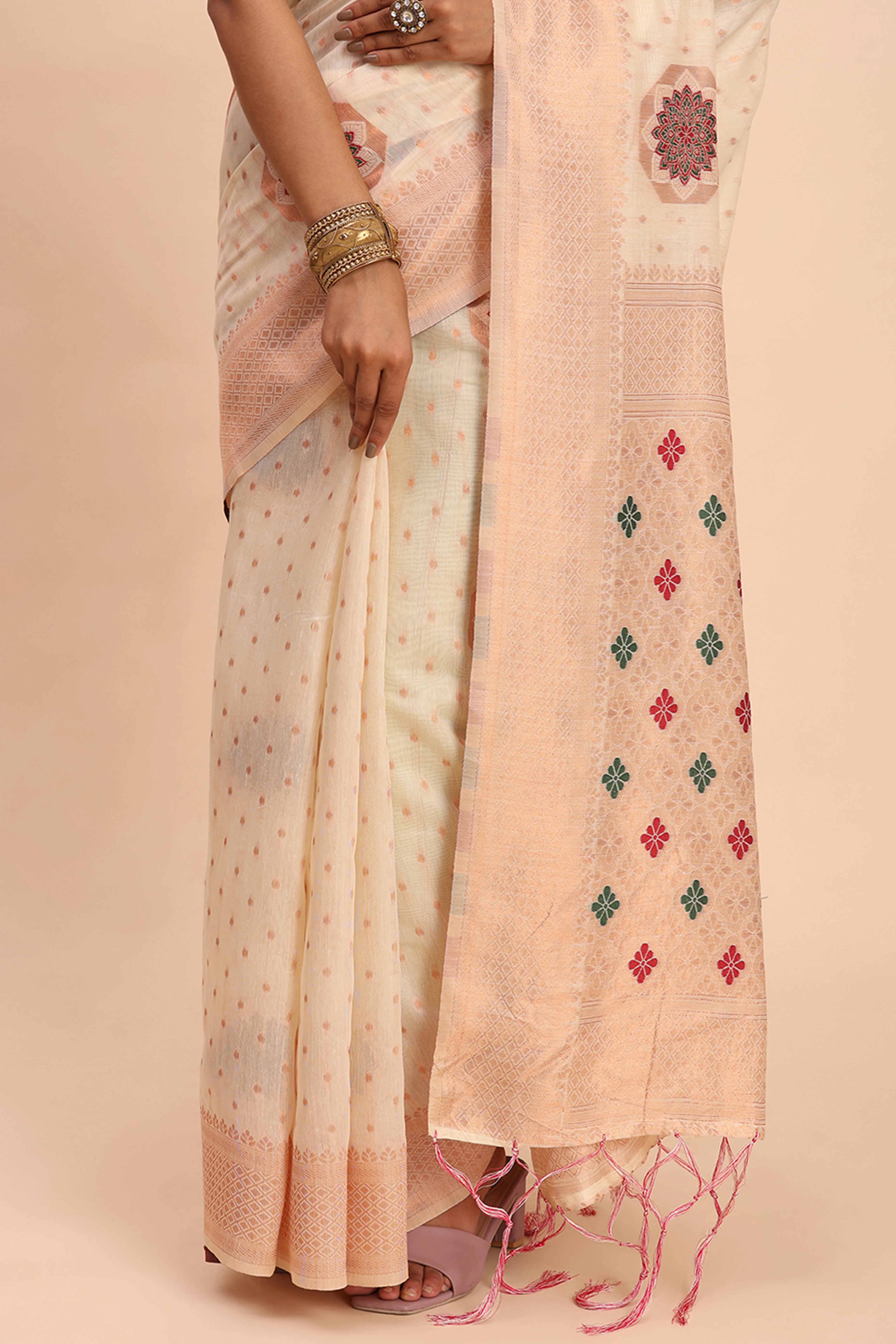 Stylish Offwhite Floral Zari Weaving Linen Cotton Saree With Graceful Tassel Pallu - Image 9