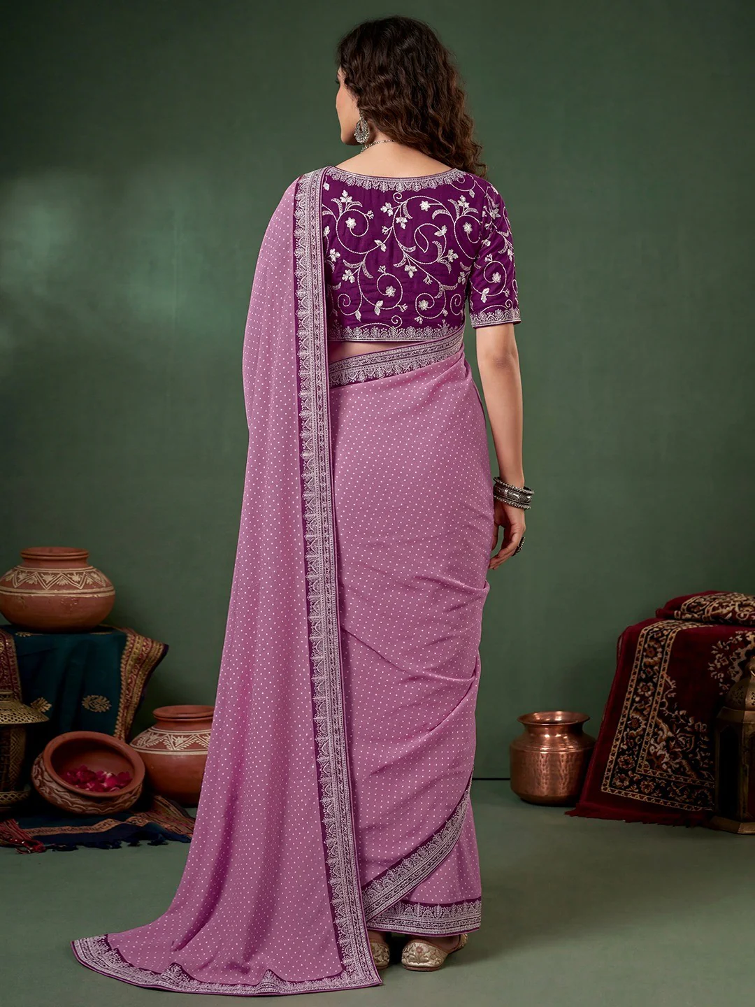 Stylish Pale Magenta Vichitra Silk Saree Highlighted With Foil Print & Elegant Embroidered Border - Image 3