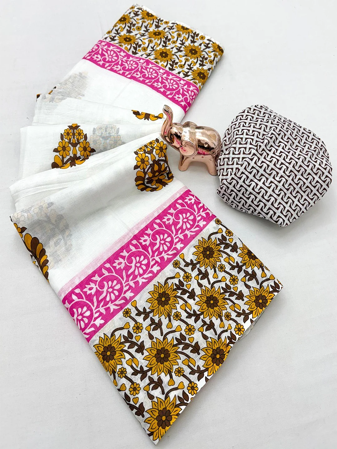 Stylish White & Mustard Floral Print Mulmul Cotton Saree With Delicate Work - Image 4