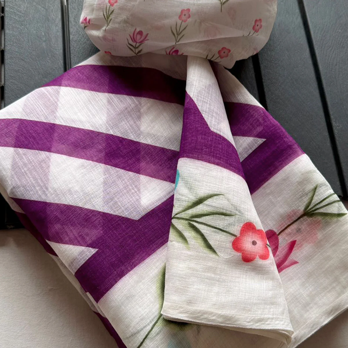 Stylish Wine Digital Striped Printed Linen Saree With Delicate Floral Designs - Image 2