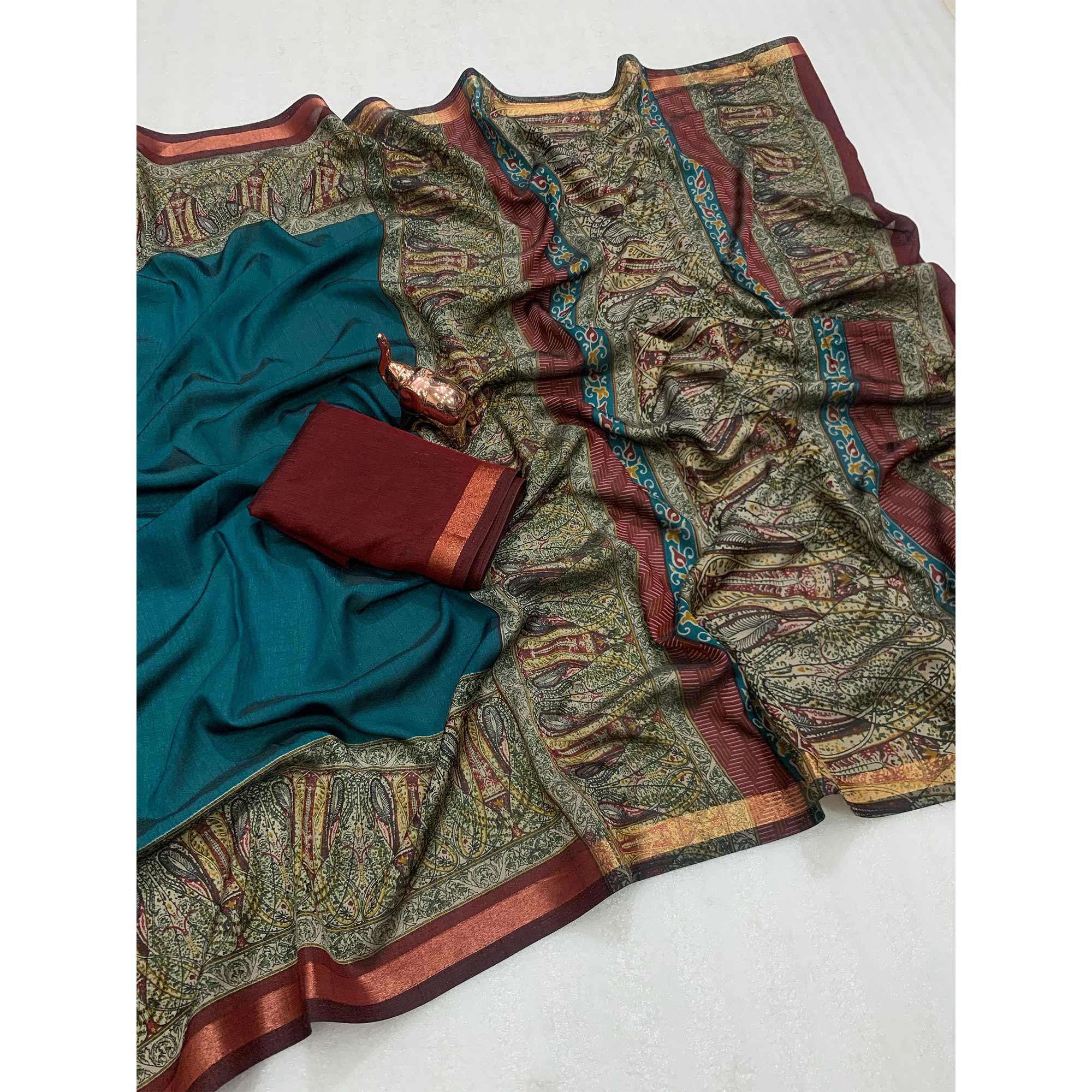 Teal Blue Solid Maheshwari Silk Blend Saree Adorned With Ajrakh Print & Two Tone Finish - Image 3
