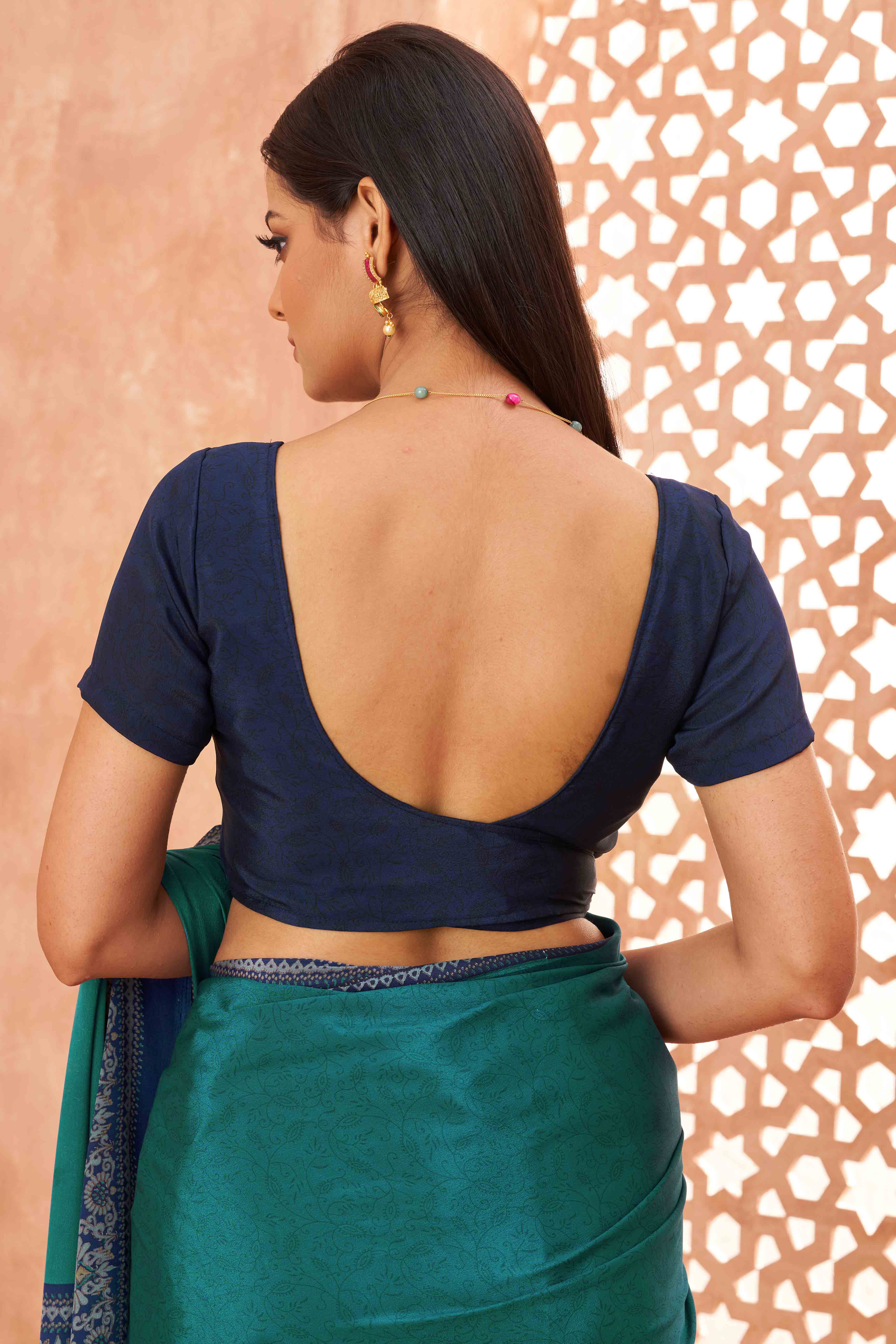 Teal Crepe Silk Saree with Elegant Floral Print Detailing - Image 5