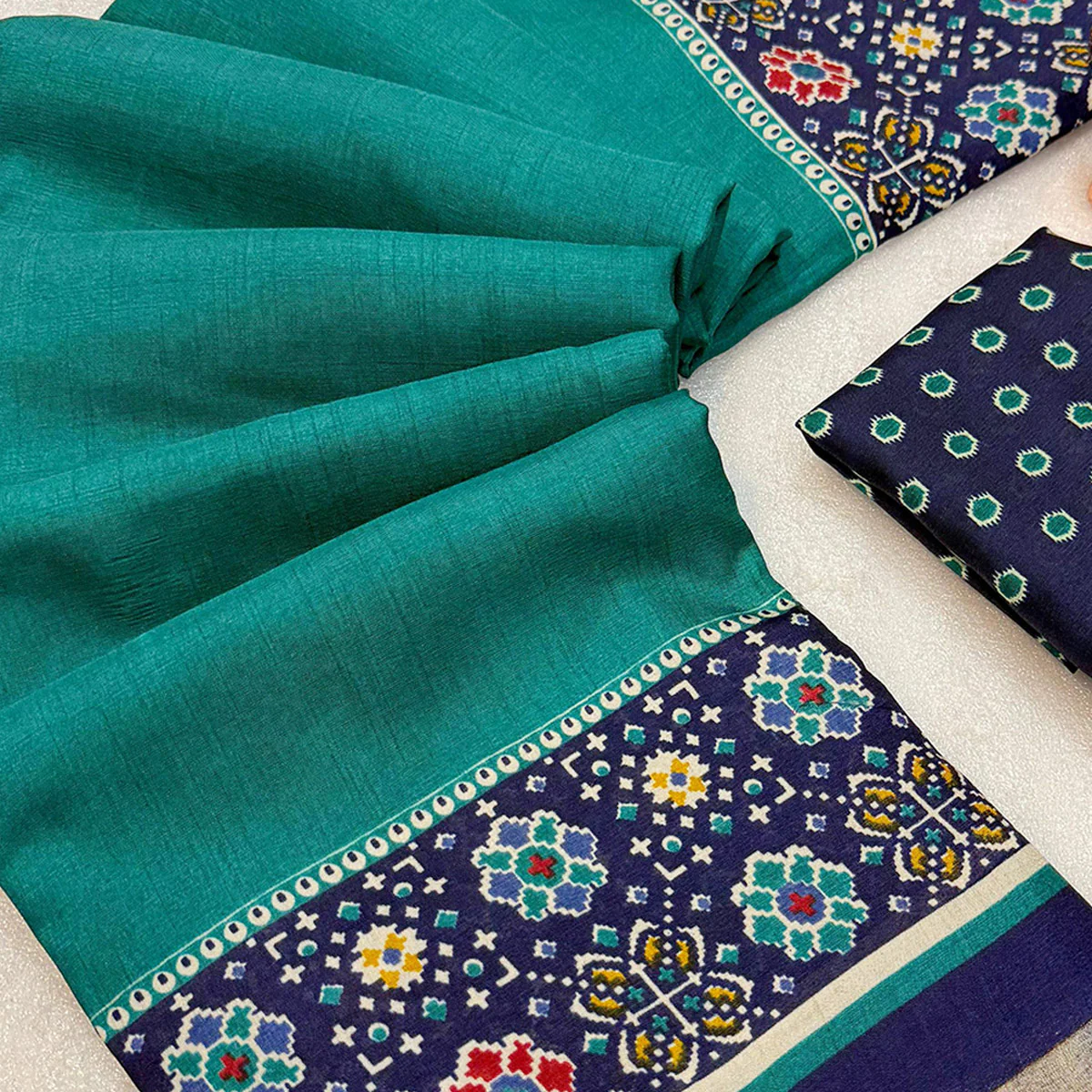 Teal Kashmiri Print Tussar Silk Blend Saree With Intricate Rich Pallu & Lustrous Golden Border - Image 2