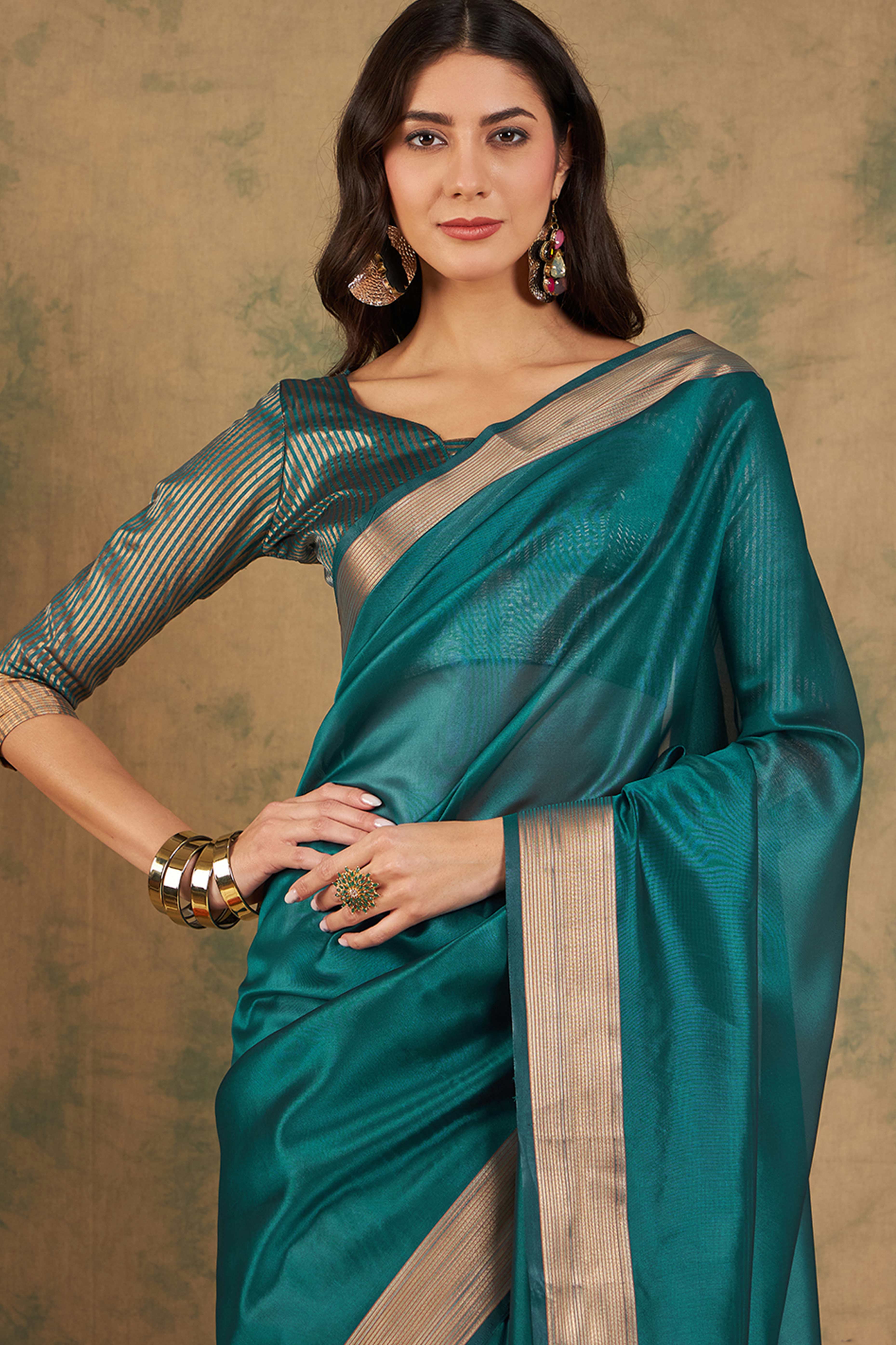 Teal Organza Saree In Organza With Delicate Weaving Border And Tassel Details - Image 4