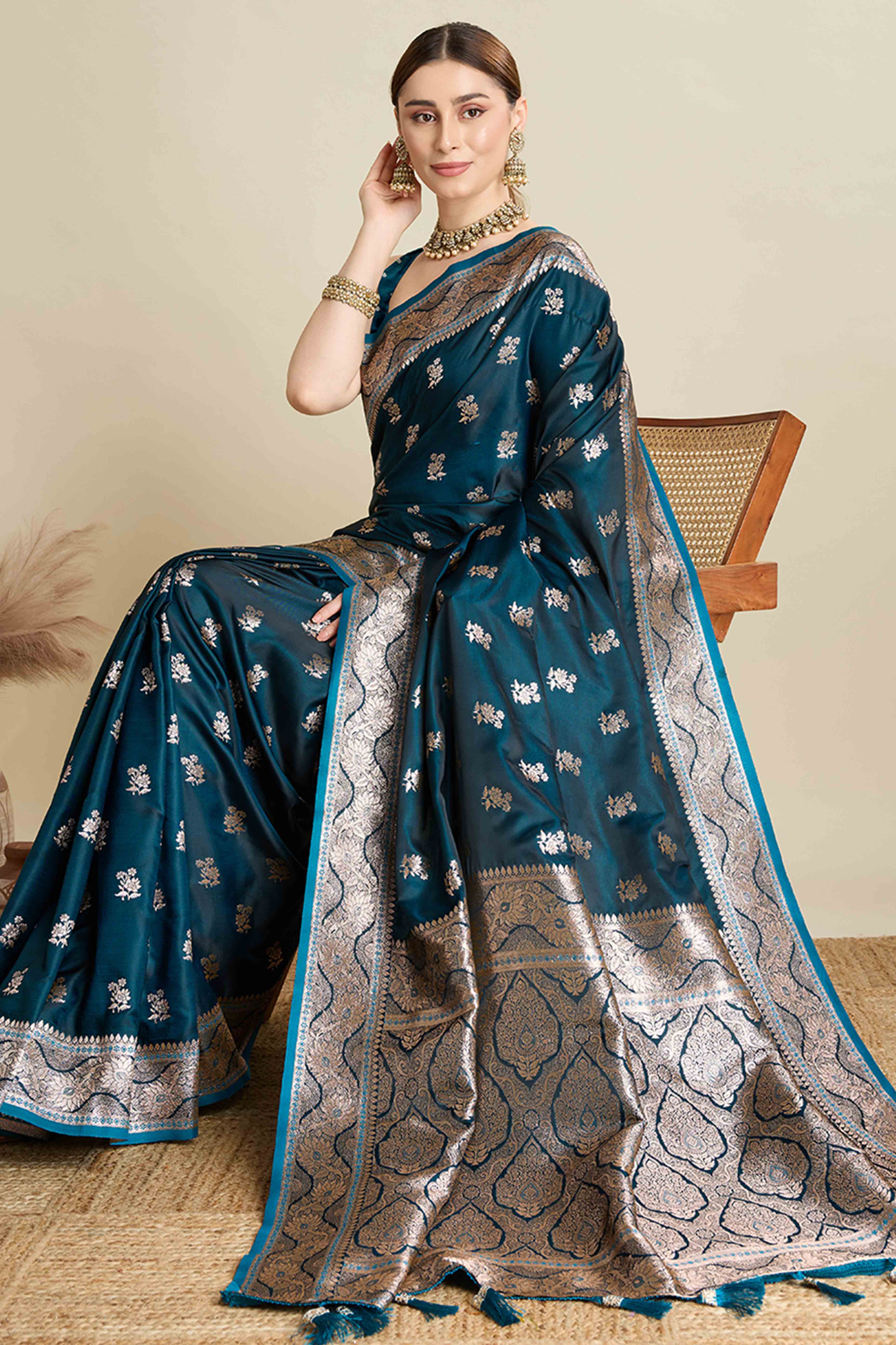 Teal Pure Silk Saree Featuring Traditional Banarasi Zari Weaving Patterns - Image 4