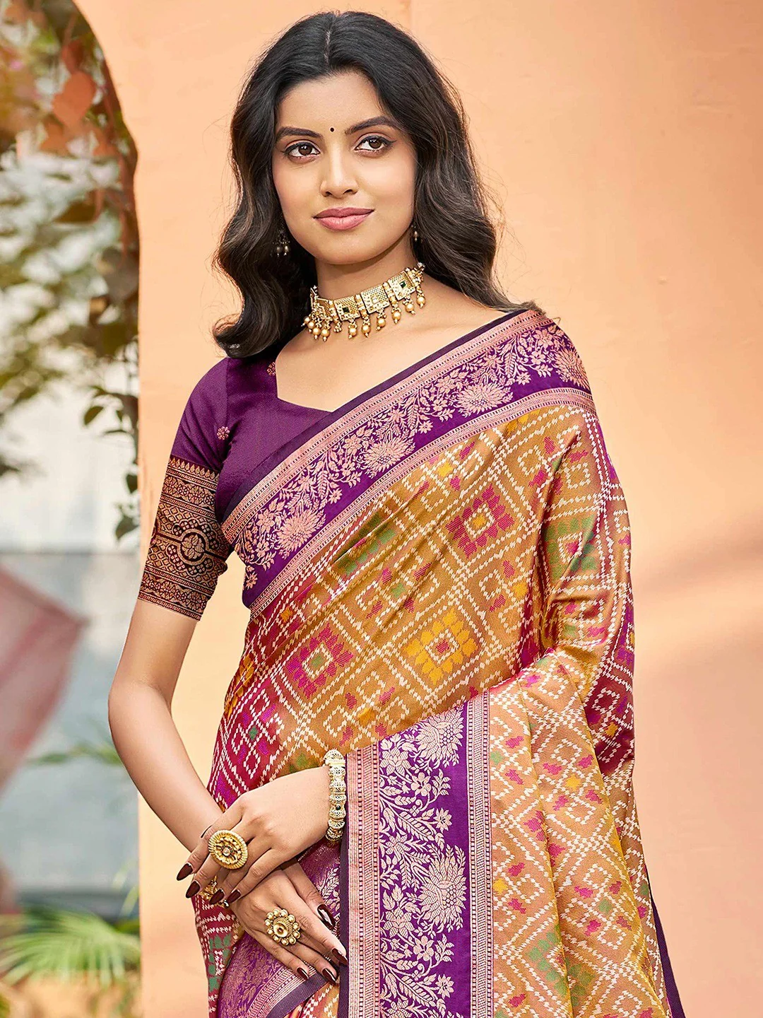Timeless Dark Mustard Geometric & Floral Design Weaving Silk Blend Saree With Stylish Tassels Pallu - Image 4