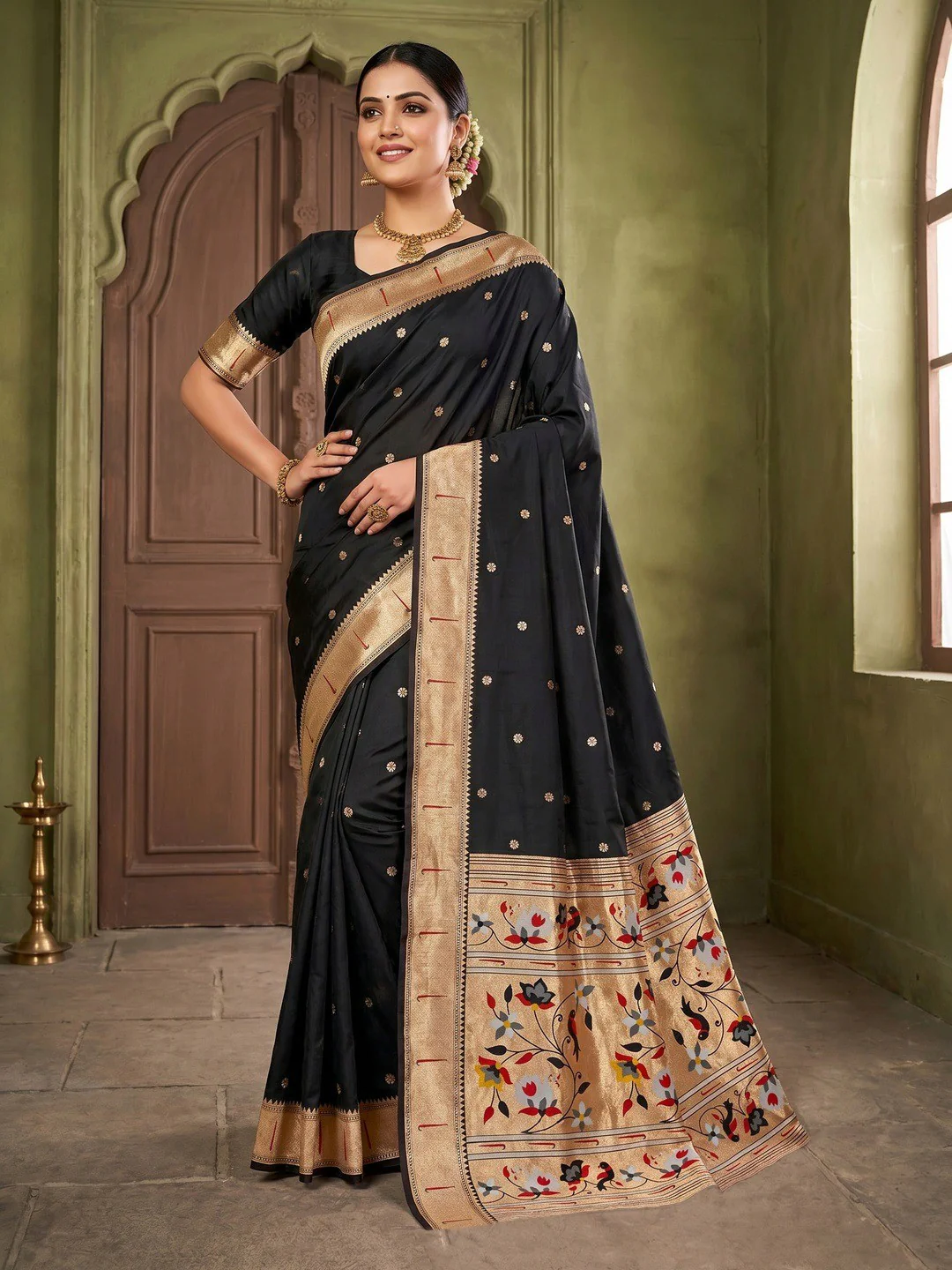 Traditional Black Floral Zari Weaving Silk Paithani Saree With Intricate Designer Pallu
