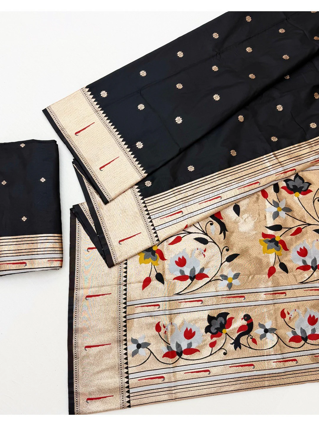 Traditional Black Floral Zari Weaving Silk Paithani Saree With Intricate Designer Pallu - Image 2