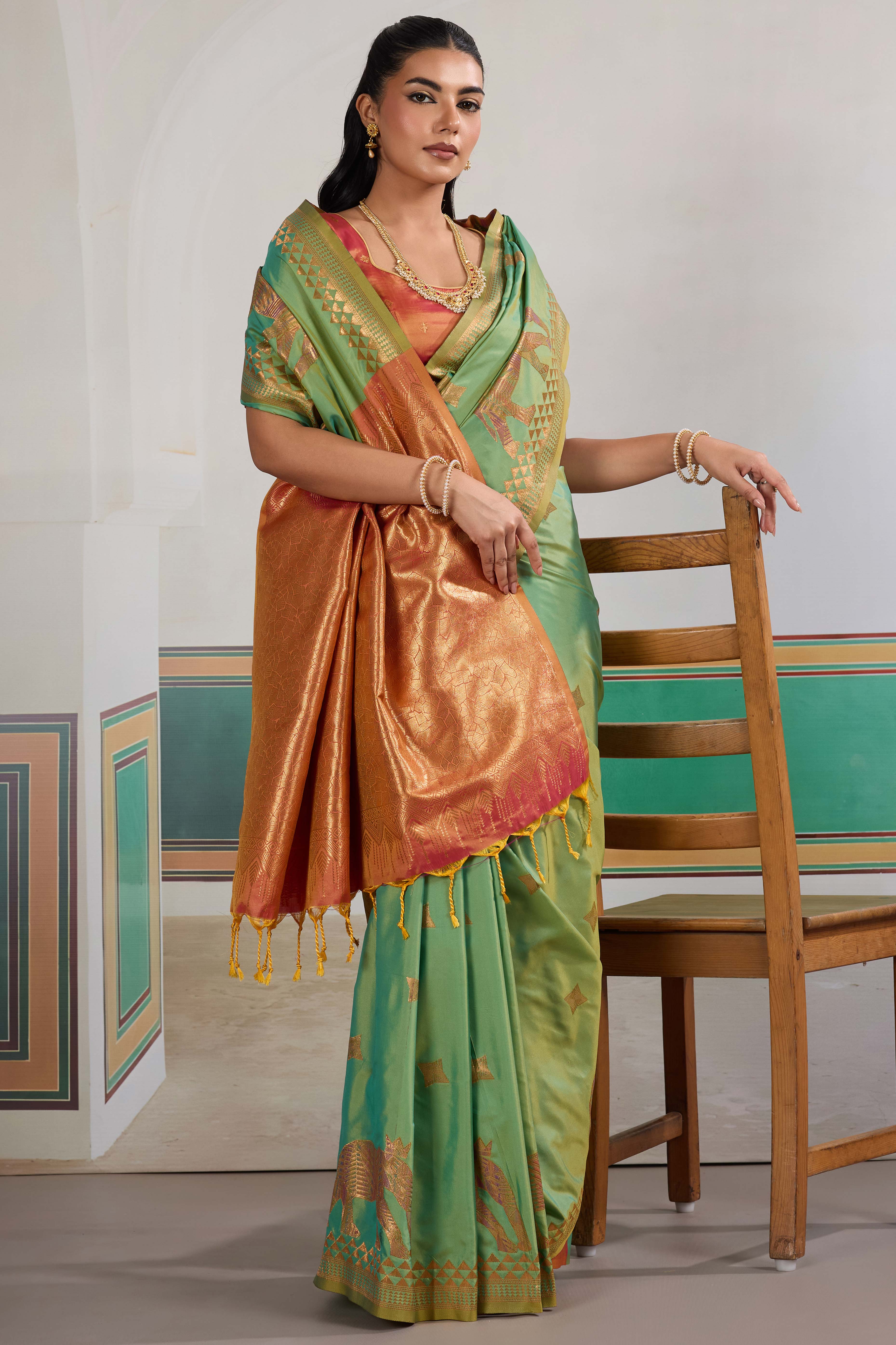 Traditional Green Pure Silk Saree Featuring Elephant Motif Zari Weaving & Tassel Pallu - Image 4