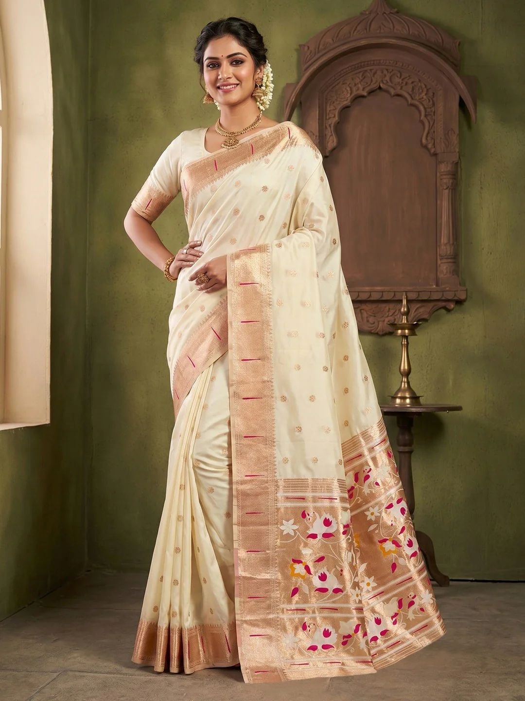 Traditional Offwhite Floral Zari Weaving Silk Paithani Saree With Intricate Designer Pallu