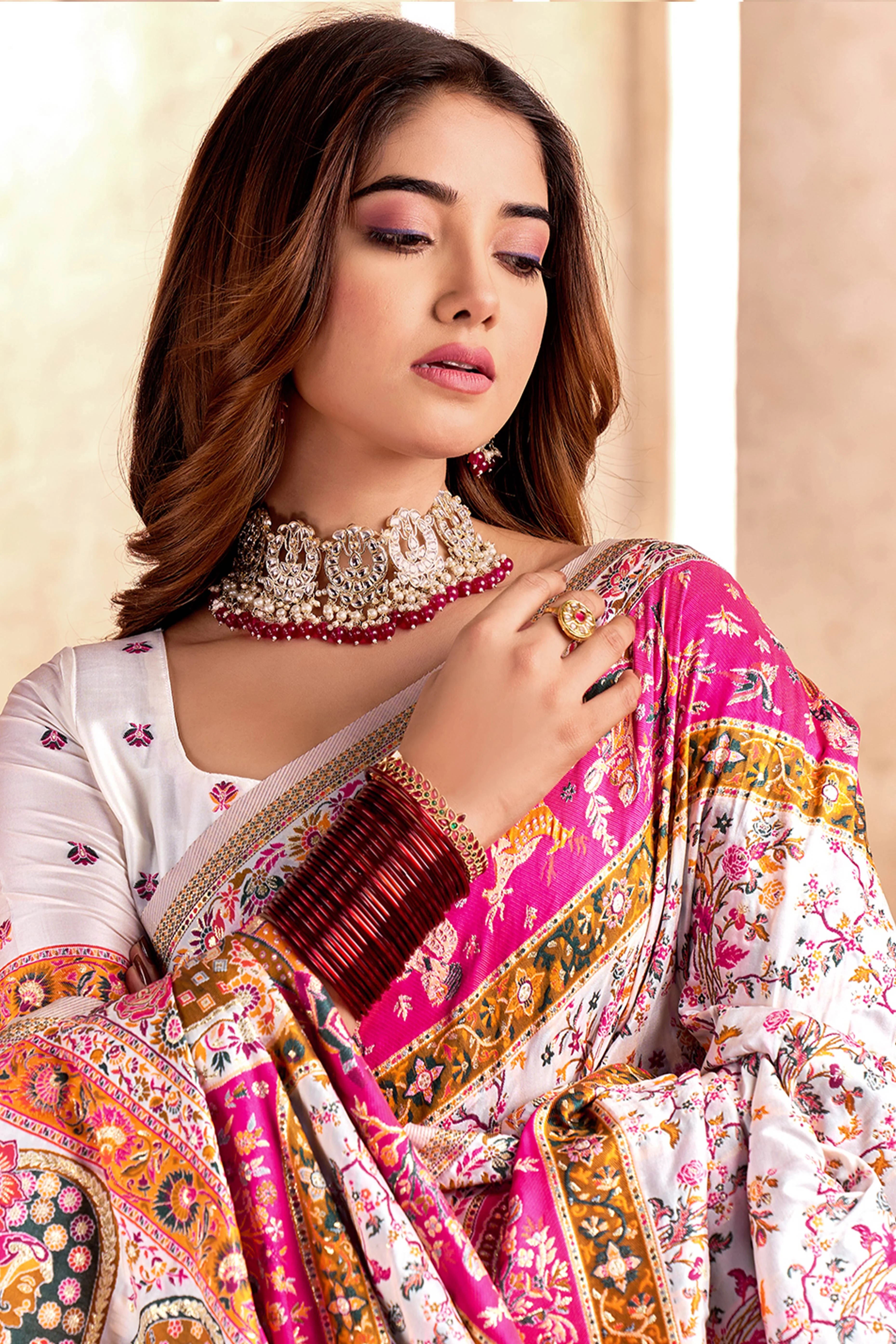 Traditional White Rajwadi Weaving Pashmina Silk Saree With Kashmiri Pallu & Elegant Zari Border - Image 6