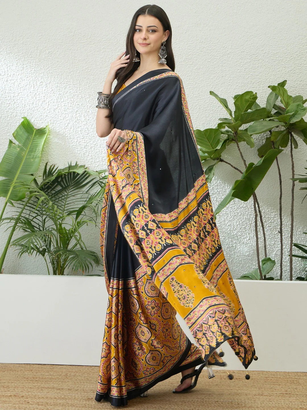 Trendy Black & Yellow Floral Print Satin Saree With Traditional Khatli Embroidery Work - Image 4