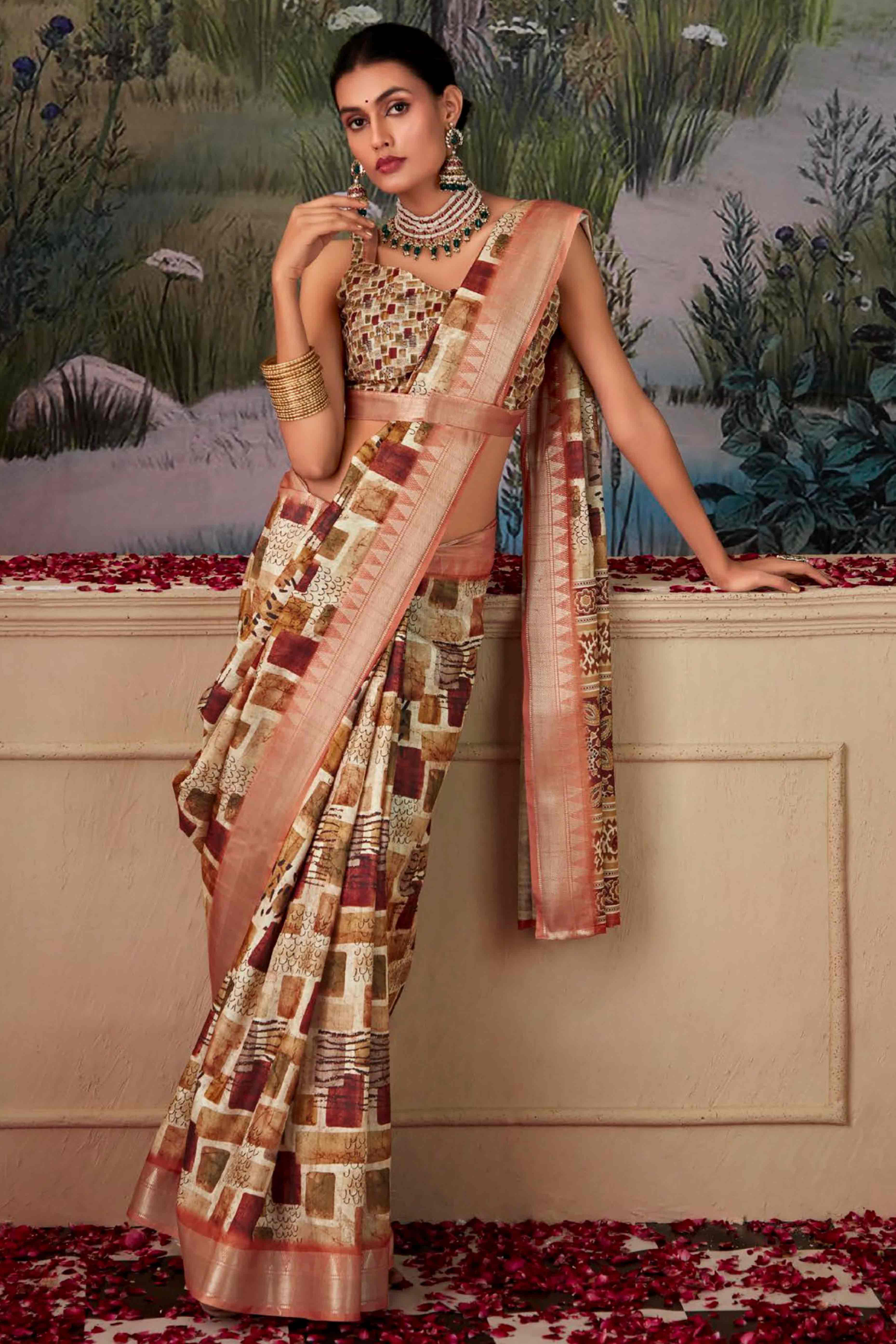 Trendy Digital Printed Silk Blend Saree in Beige - Image 3