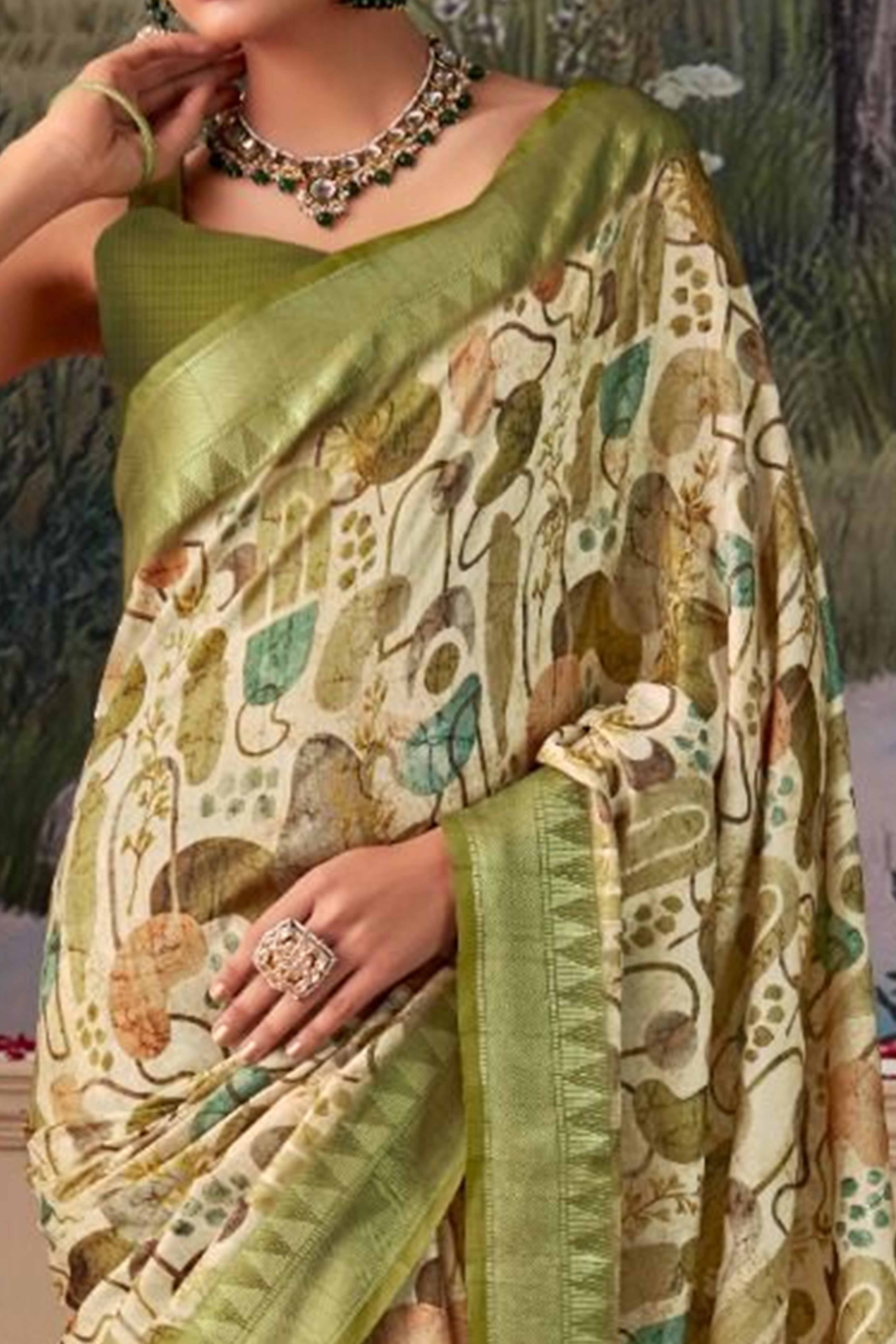 Trendy Digital Printed Silk Blend Saree in Green - Image 2