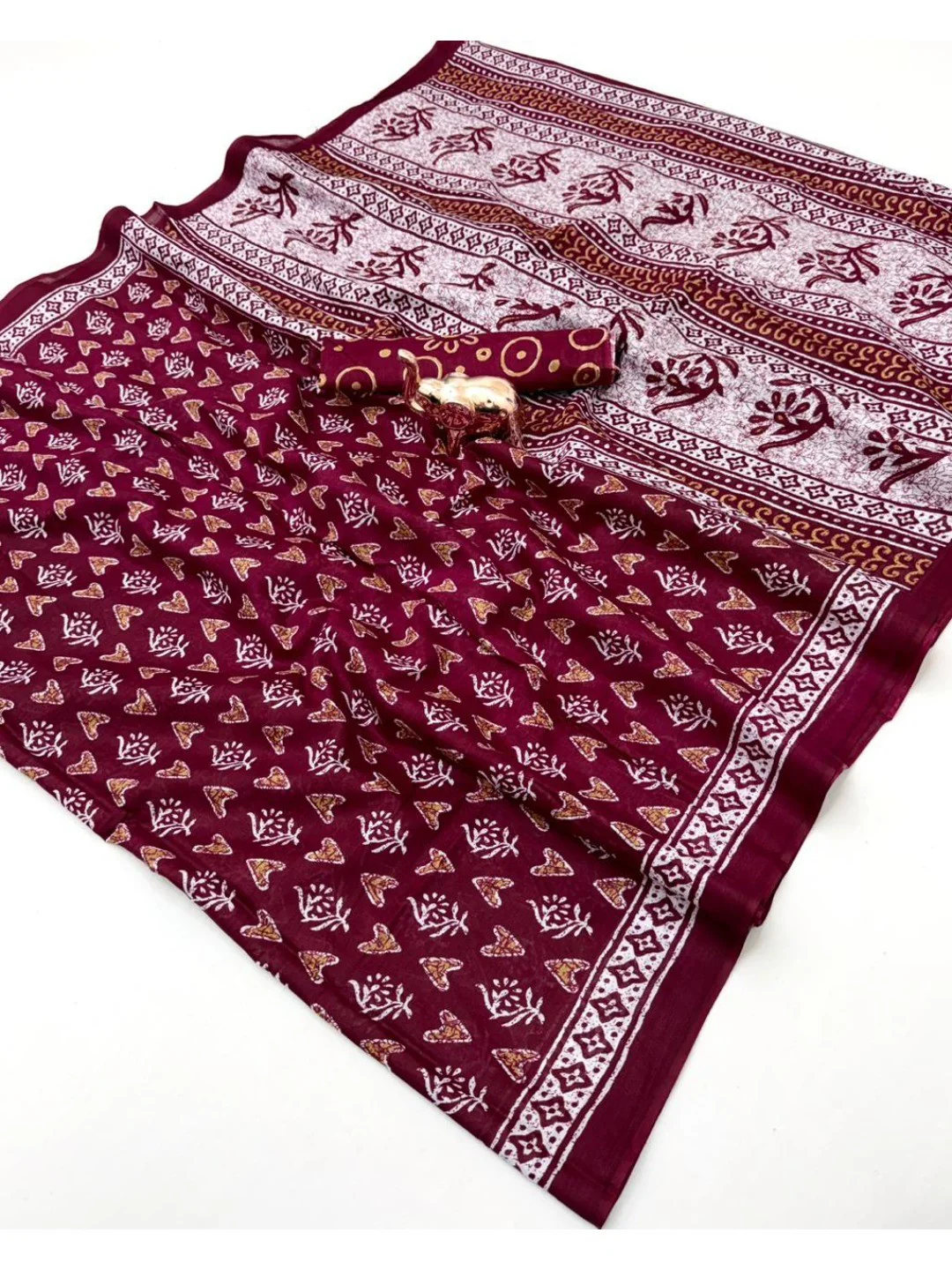 Trendy Maroon Floral & Geometric Printed Mulmul Cotton Saree With Unique Pattern Work - Image 3