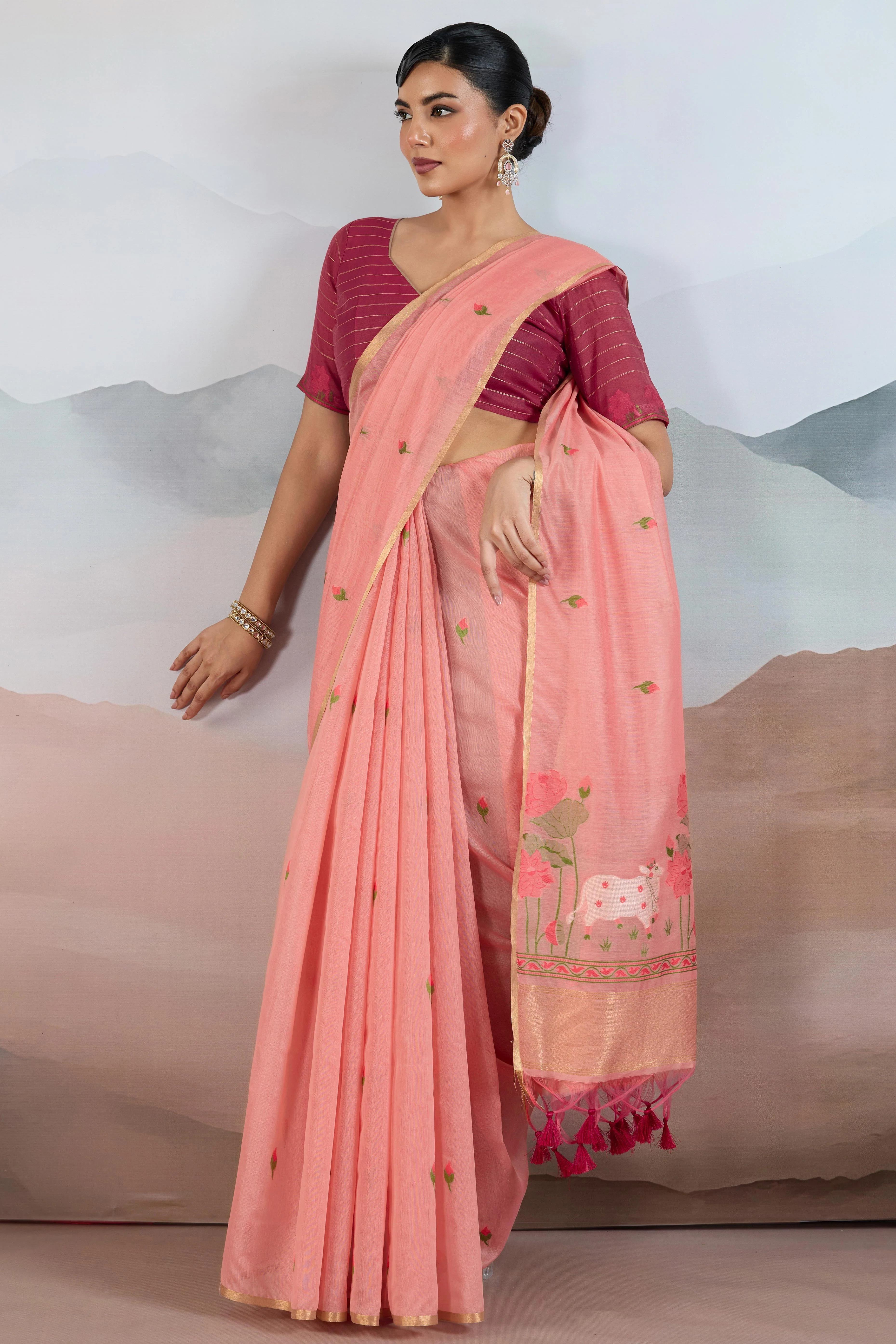 Trendy Peach Cotton Blend Weaving Saree Showcasing Floral & Animal Motif & Classic Tassel Pallu - Image 3