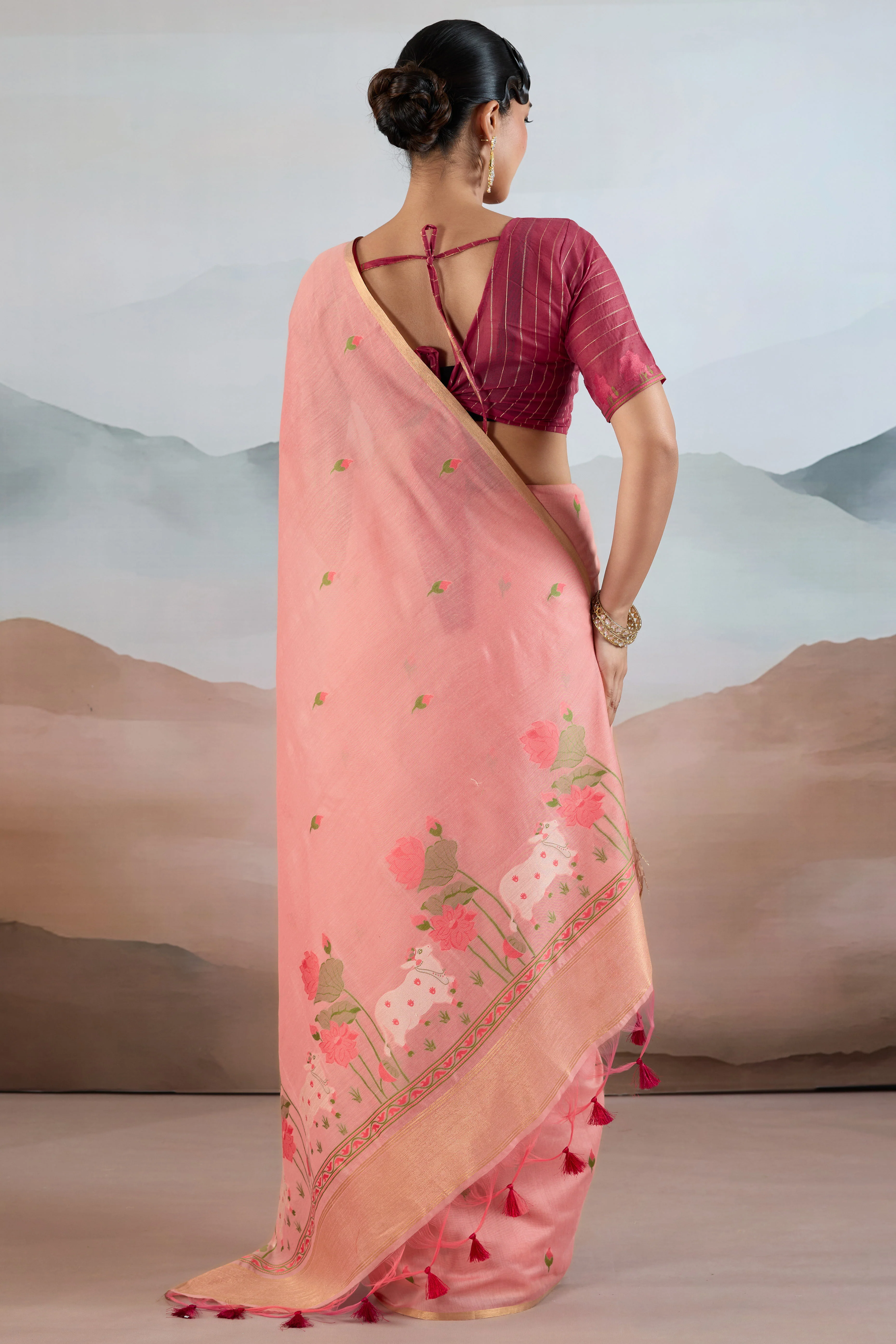 Trendy Peach Cotton Blend Weaving Saree Showcasing Floral & Animal Motif & Classic Tassel Pallu - Image 5