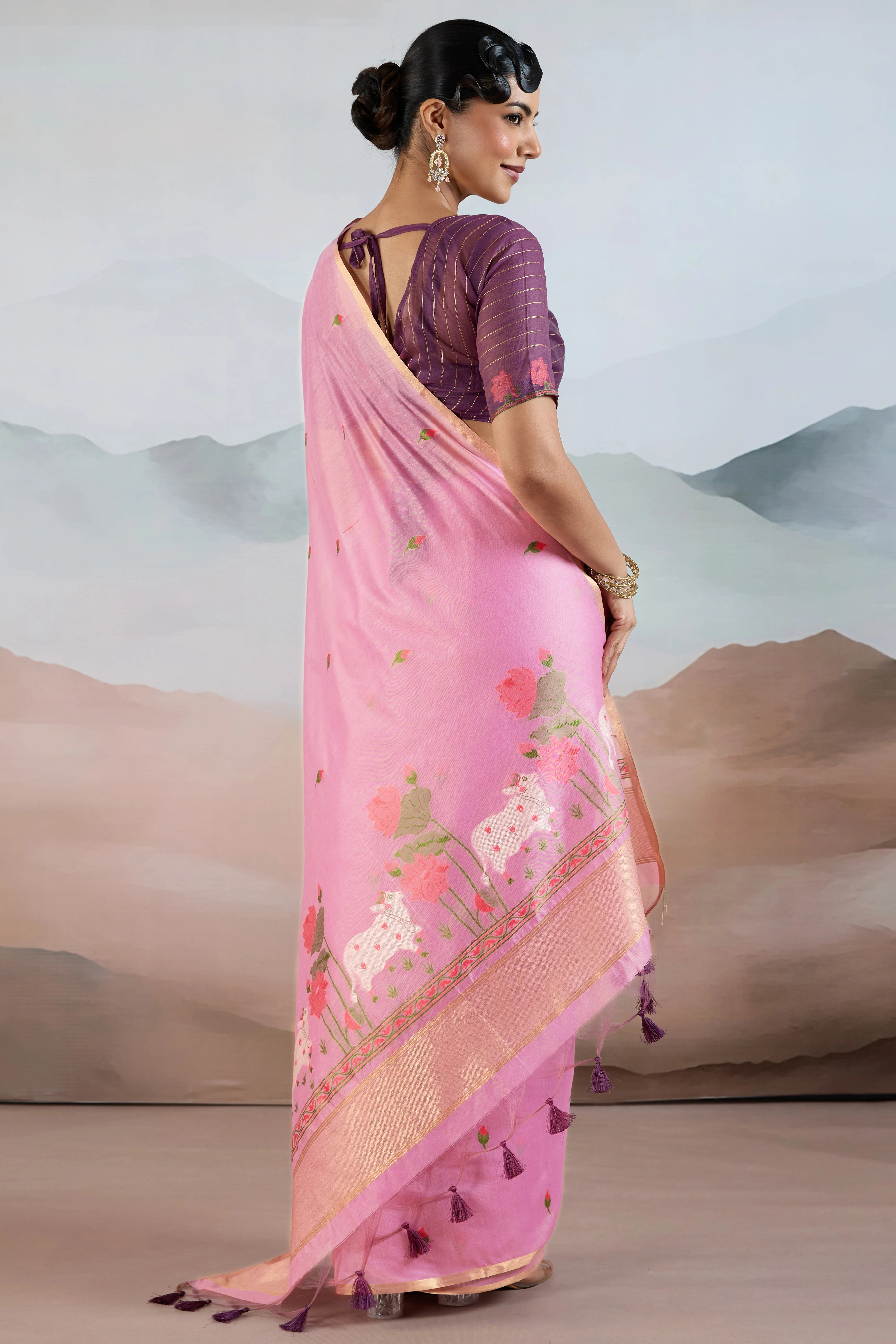 Trendy Pink Cotton Blend Weaving Saree Showcasing Floral & Animal Motif & Classic Tassel Pallu - Image 5