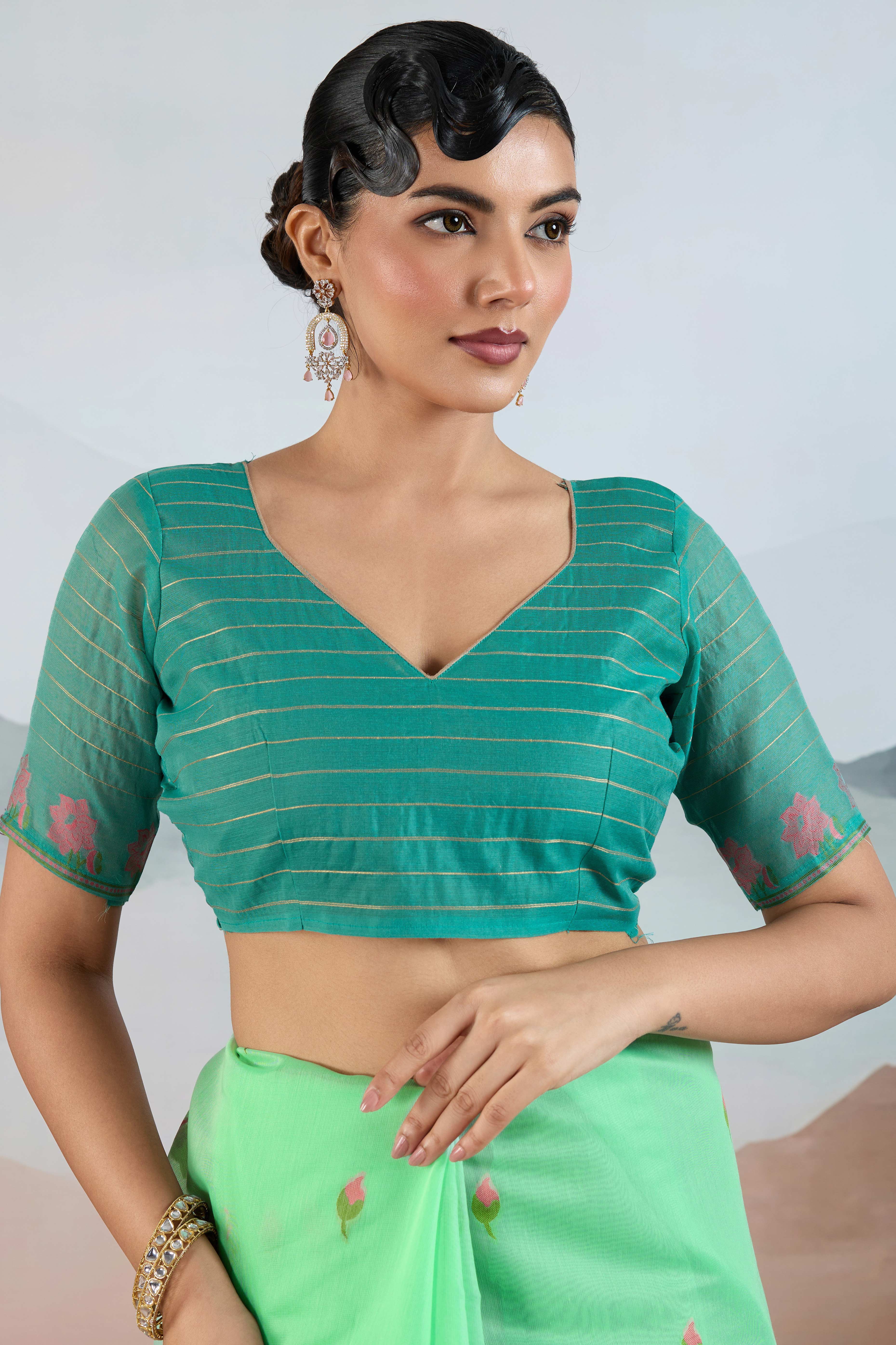 Trendy Sea Green Cotton Blend Weaving Saree Showcasing Floral & Animal Motif & Classic Tassel Pallu - Image 7