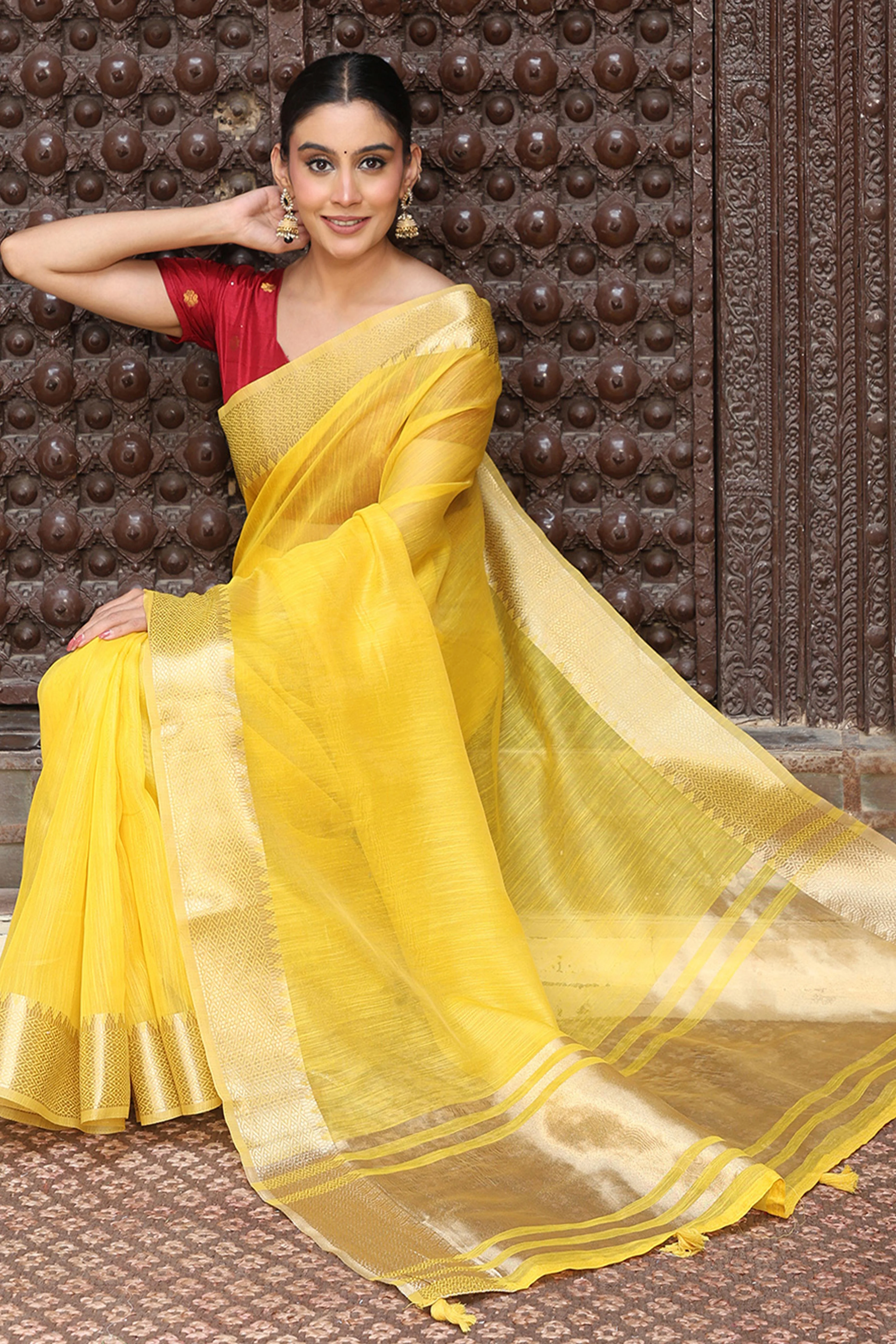 Trendy Yellow Cotton Blend Saree Showcasing Elegant Zari Weaving & Tassel Border Pallu - Image 4