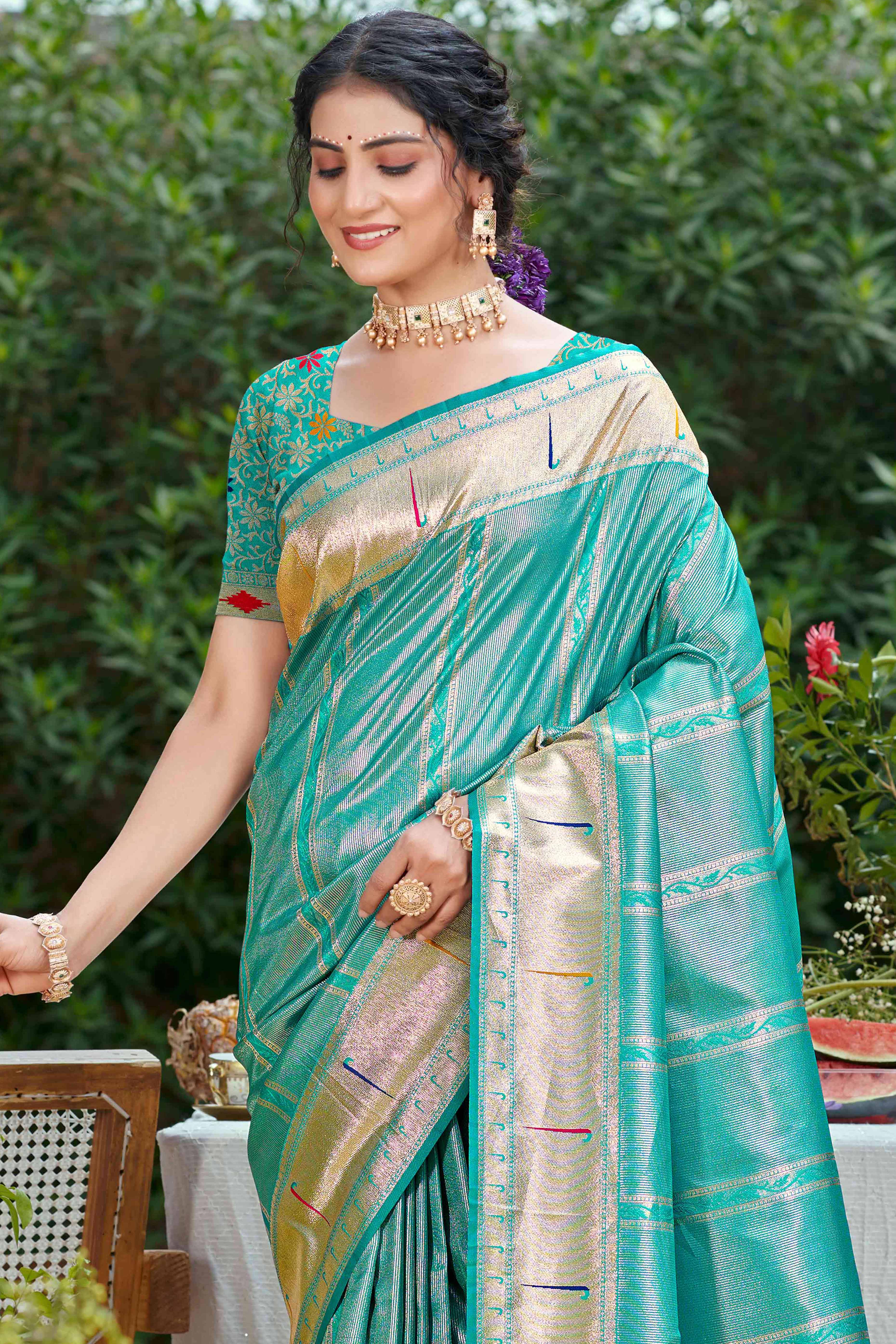 Turquoise Designer Weaving Silk Blend Saree Accented With Graceful Peacock & Floral Motif Pallu - Image 4