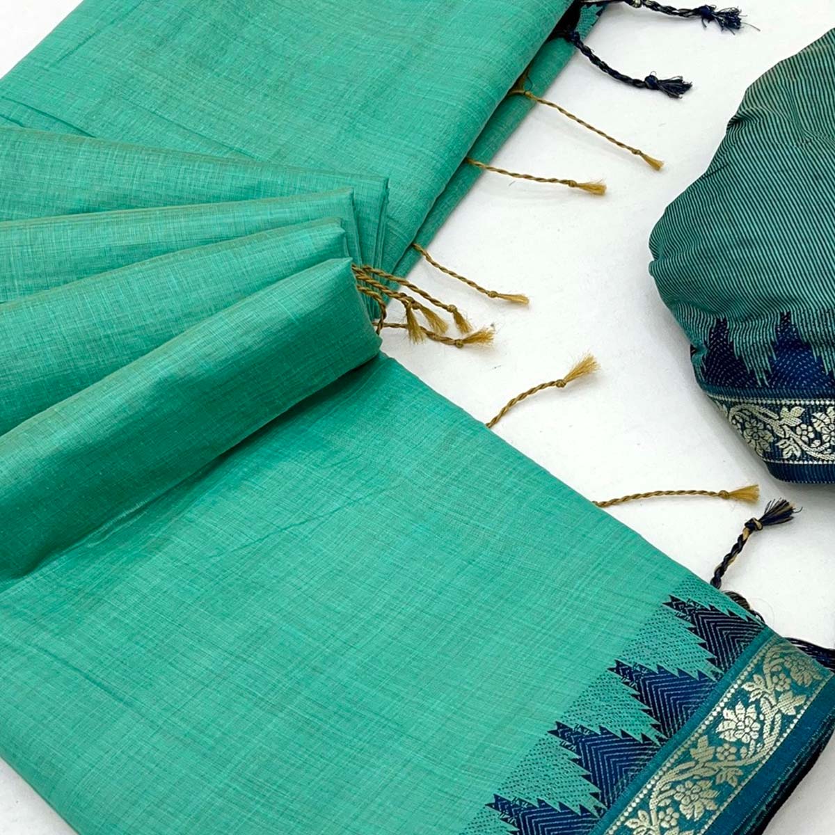 Turquoise Pure Silk Handloom Saree with Intricate Jacquard Weave - Image 2