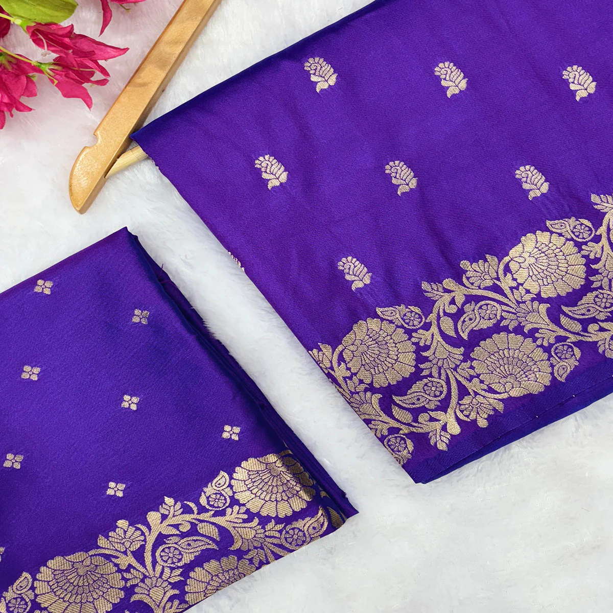 Violet Banarasi Silk Saree with Traditional Weaving - Image 2
