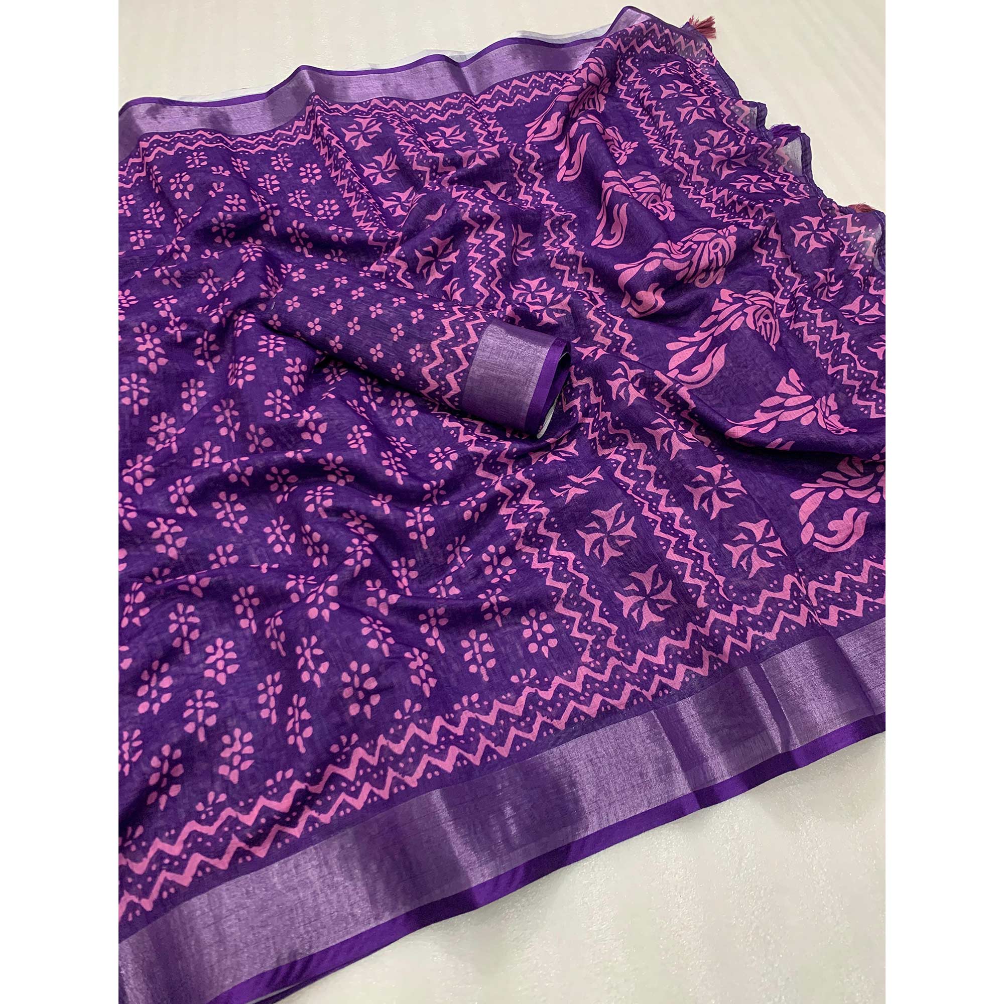 Violet Floral Digital Printed Linen Saree - Image 3