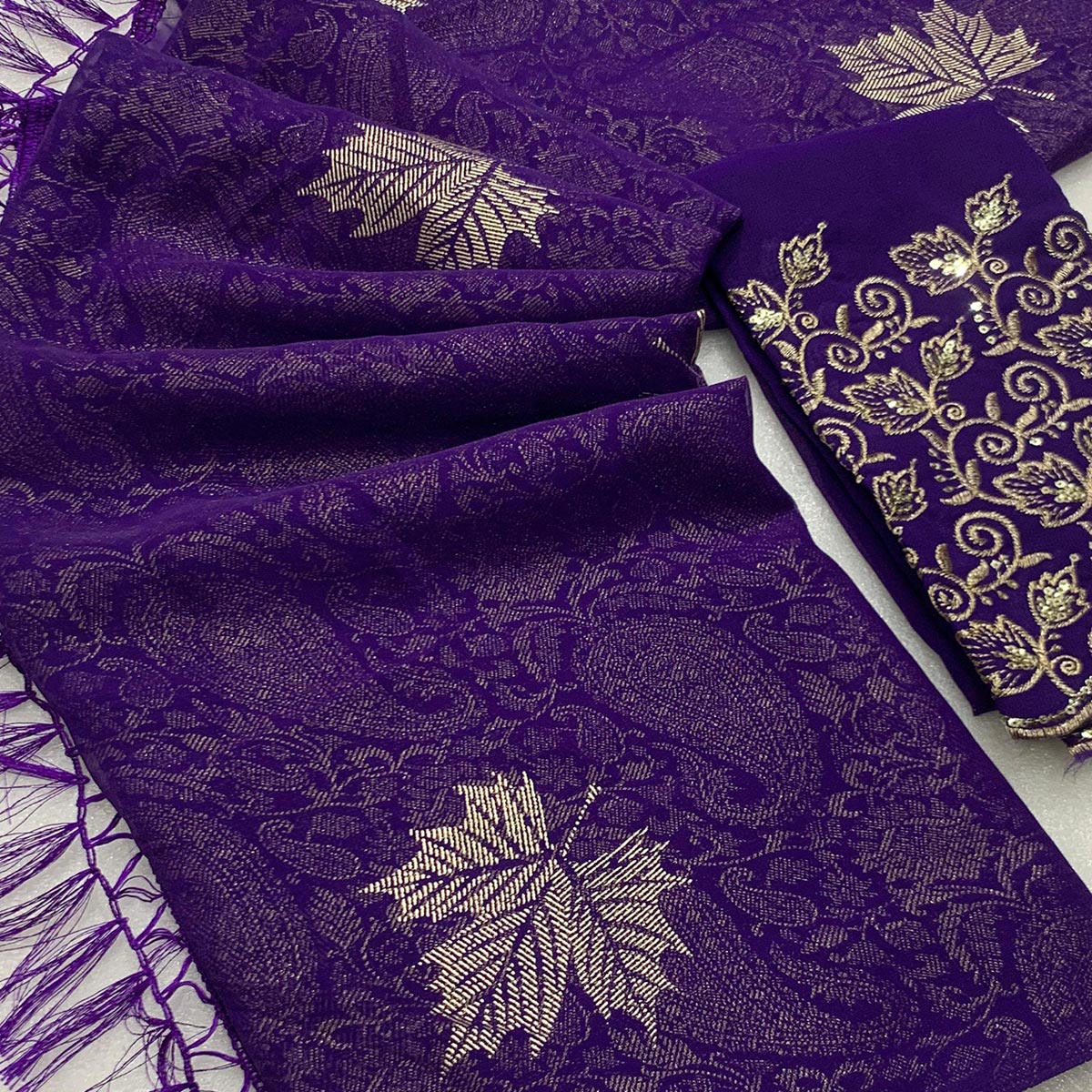Violet Foil Printed Georgette Saree With With Tassels - Image 2