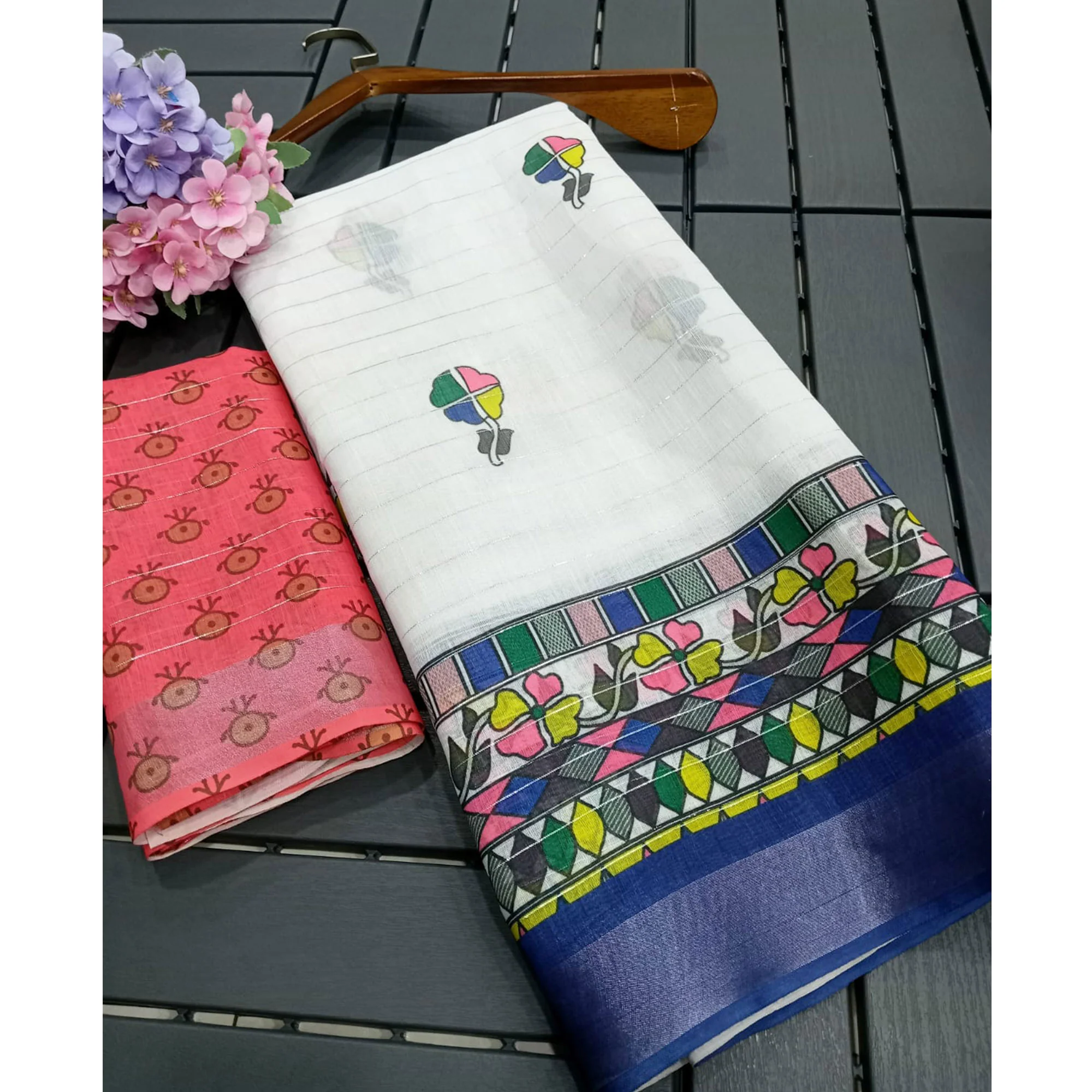 White Digital Printed With Zari Work Linen Cotton Saree - Image 4
