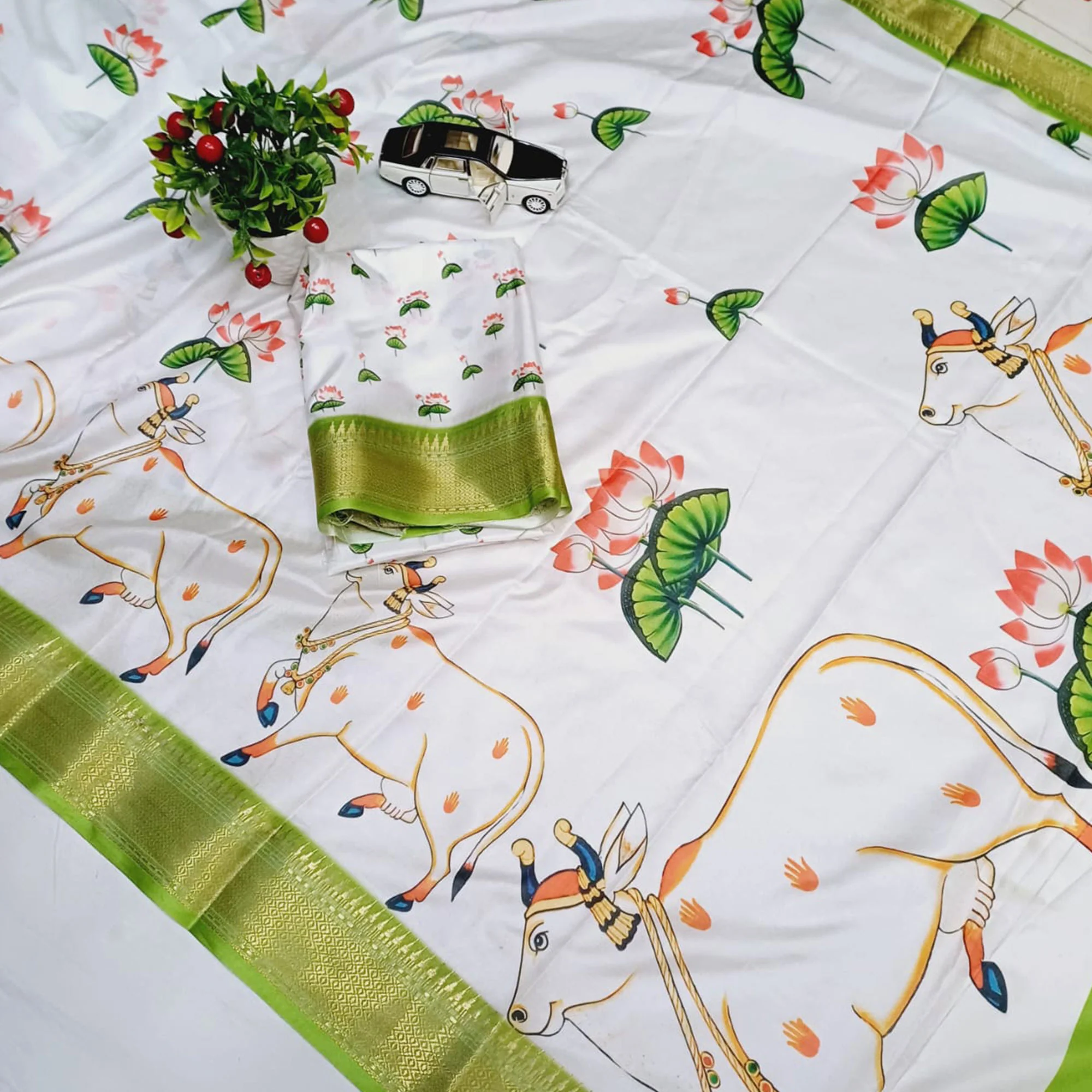 White Floral Printed Doal Silk Saree With Woven Broder - Image 5