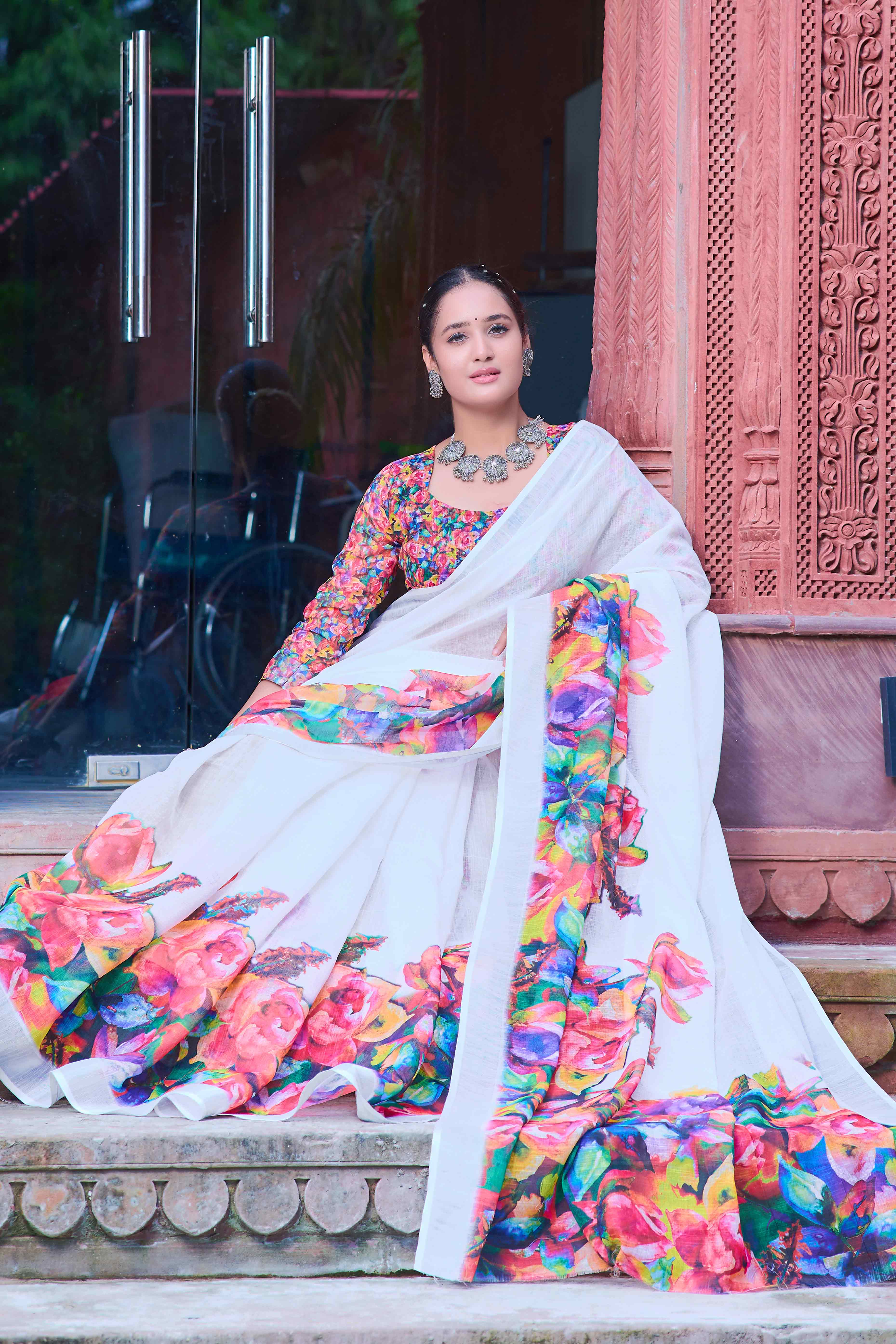 White Floral Printed Linen Saree - Image 6