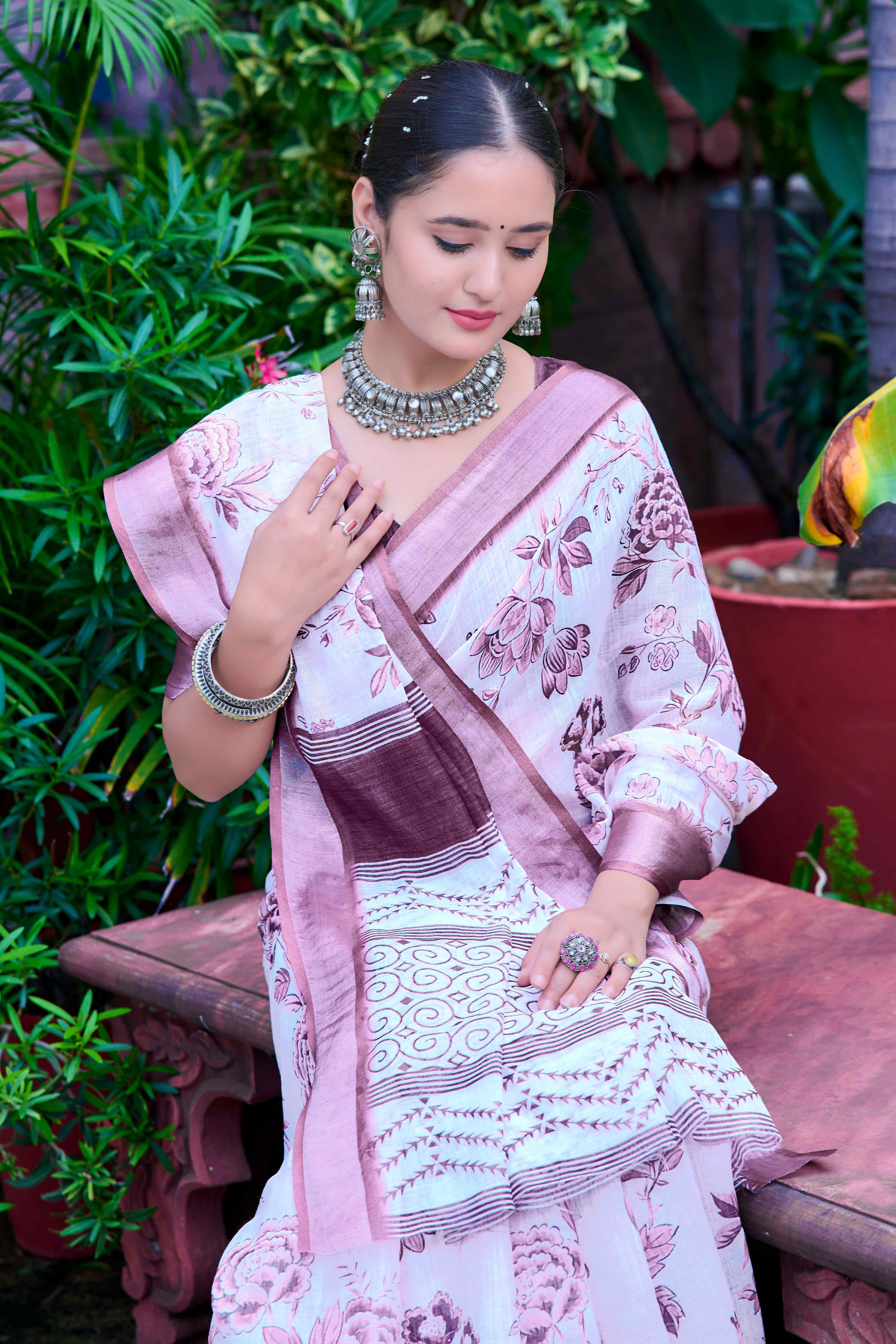 White Floral Printed Linen Saree - Image 6