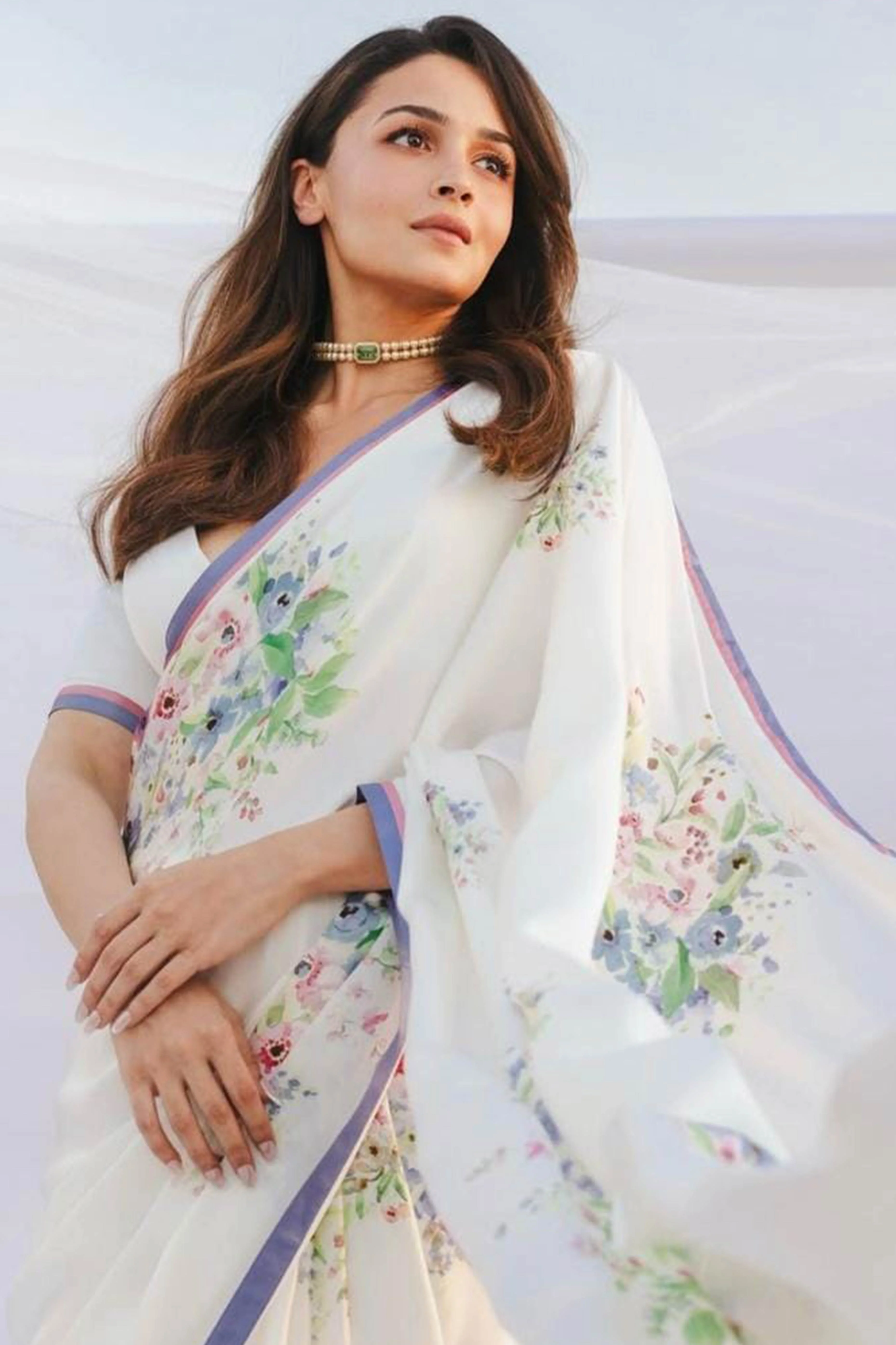 White Floral Printed Moss Chiffon Saree - Image 10